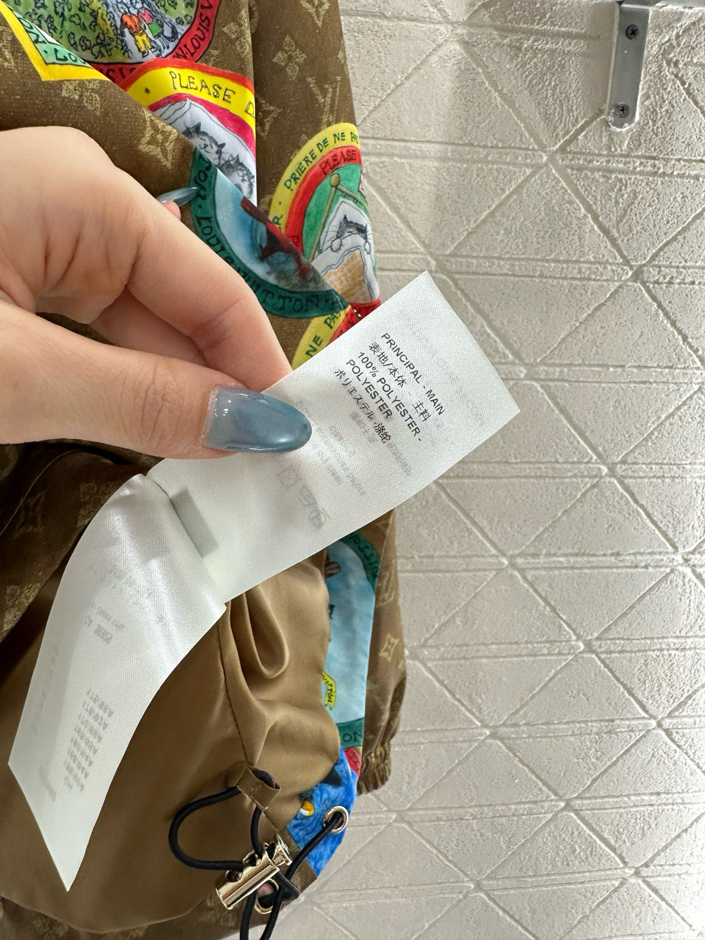 ♥Louis Vuitto*♥2025新品上架 连帽冲锋夹克外套定制YB进口冲锋材质，质感挺括，穿搭有型