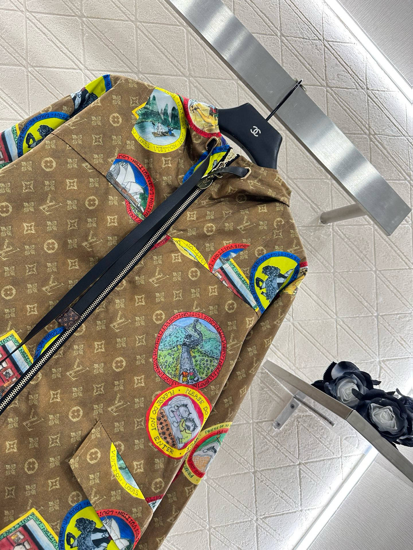 ♥Louis Vuitto*♥2025新品上架 连帽冲锋夹克外套定制YB进口冲锋材质，质感挺括，穿搭有型