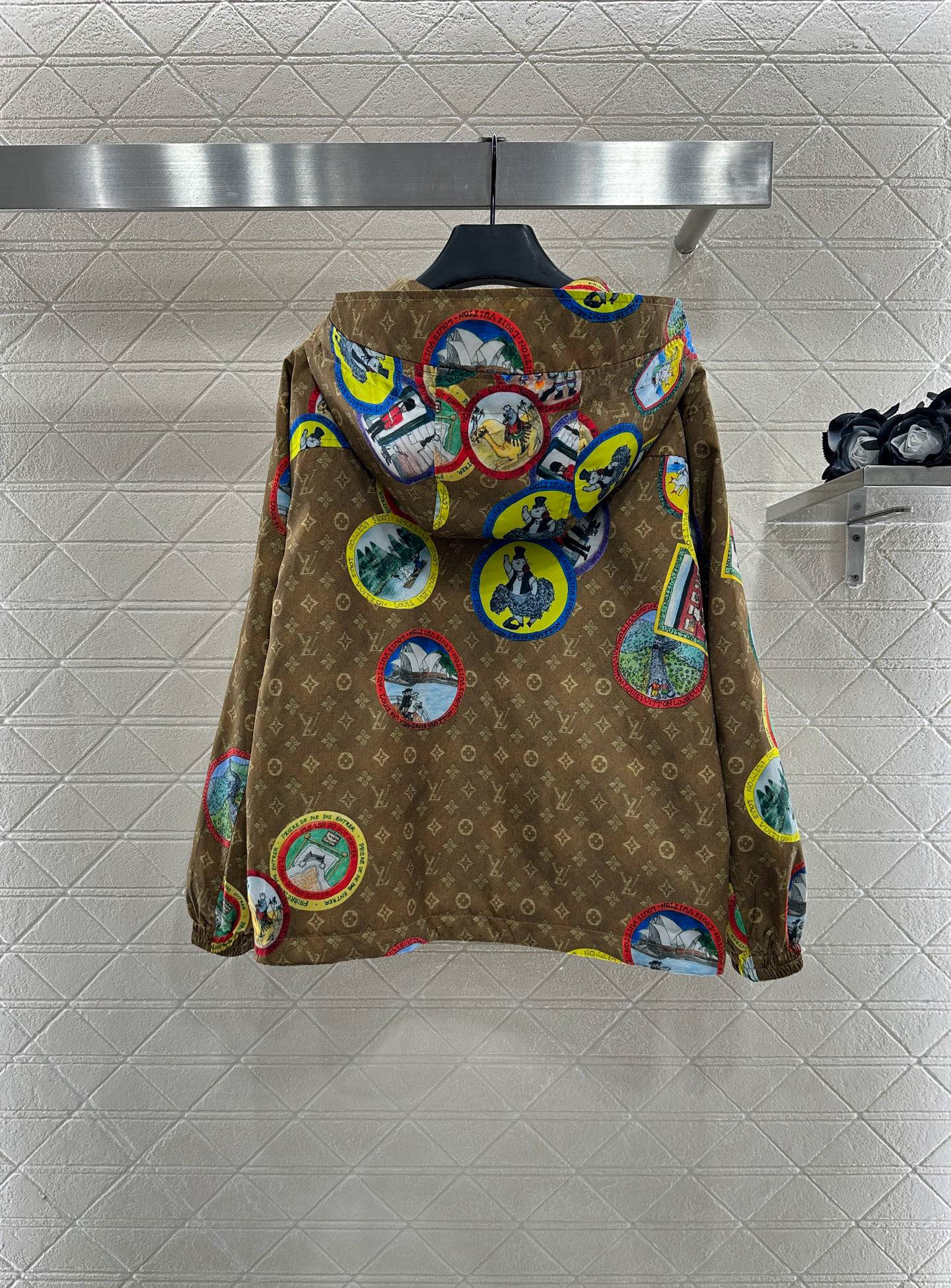 ♥Louis Vuitto*♥2025新品上架 连帽冲锋夹克外套定制YB进口冲锋材质，质感挺括，穿搭有型