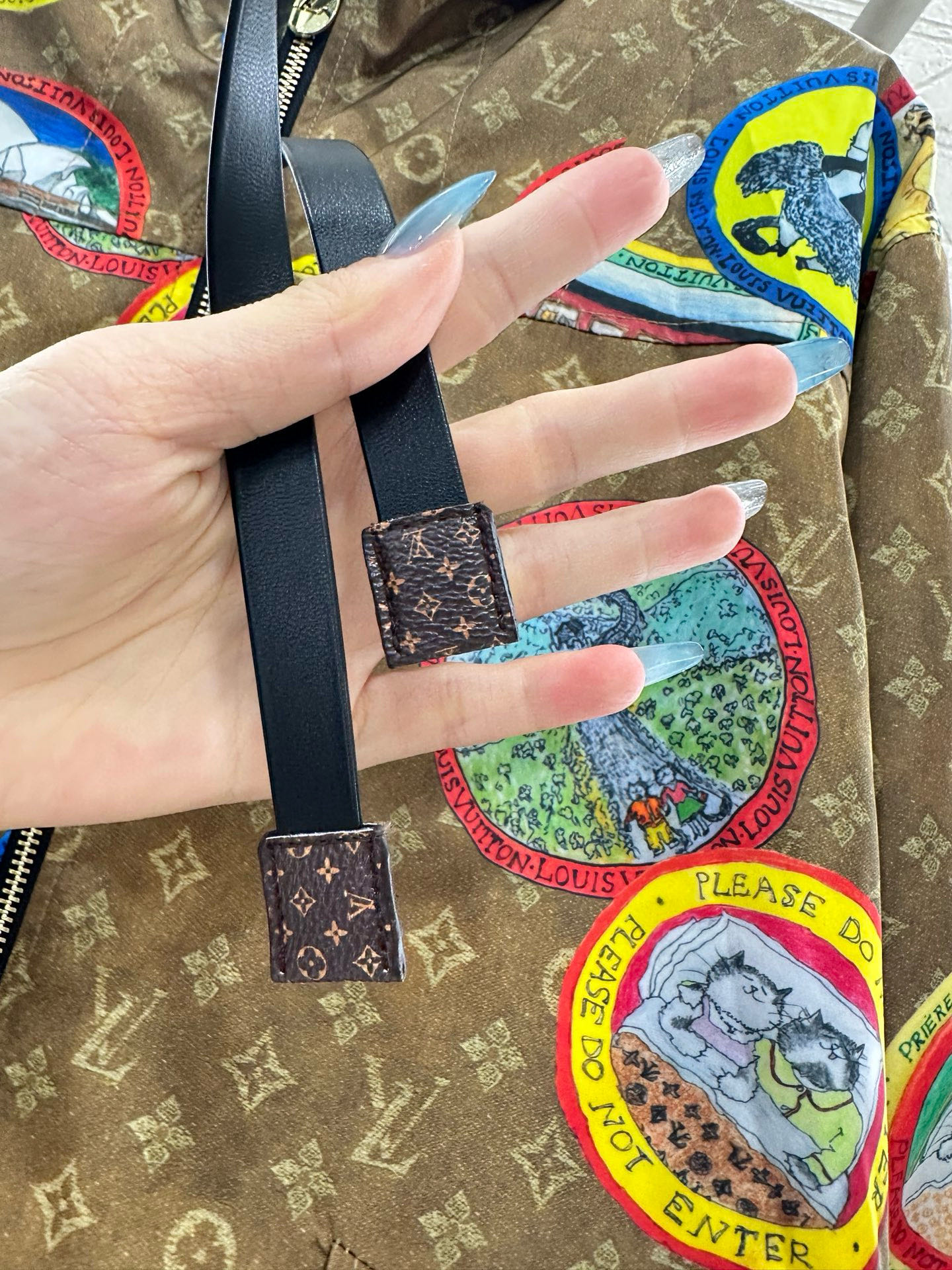 ♥Louis Vuitto*♥2025新品上架 连帽冲锋夹克外套定制YB进口冲锋材质，质感挺括，穿搭有型