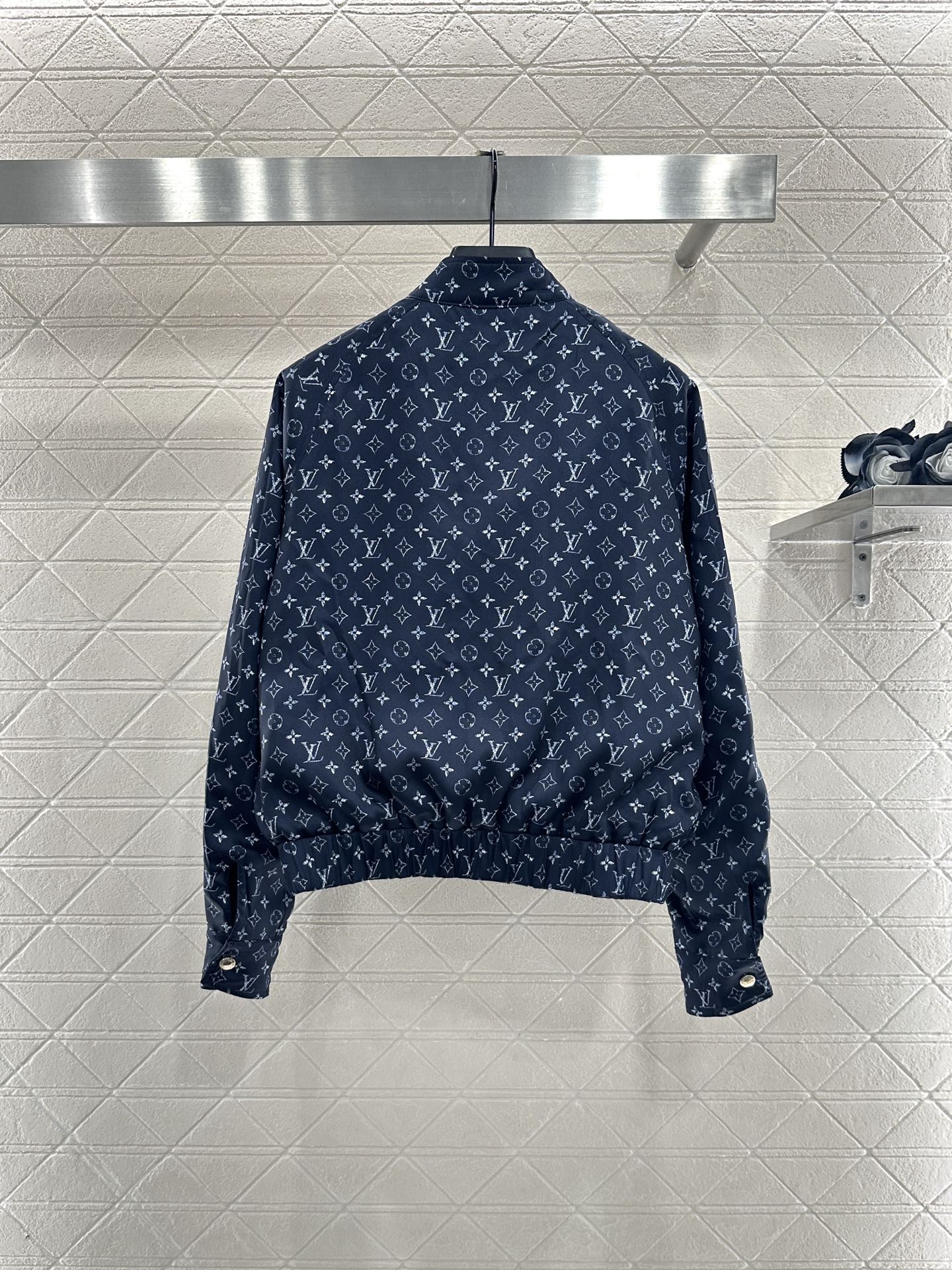 ♥Louis vuitto*♥2025新品上架 两面穿飞行夹克外套定制YB进口防风尼龙材质，质感光泽，垂