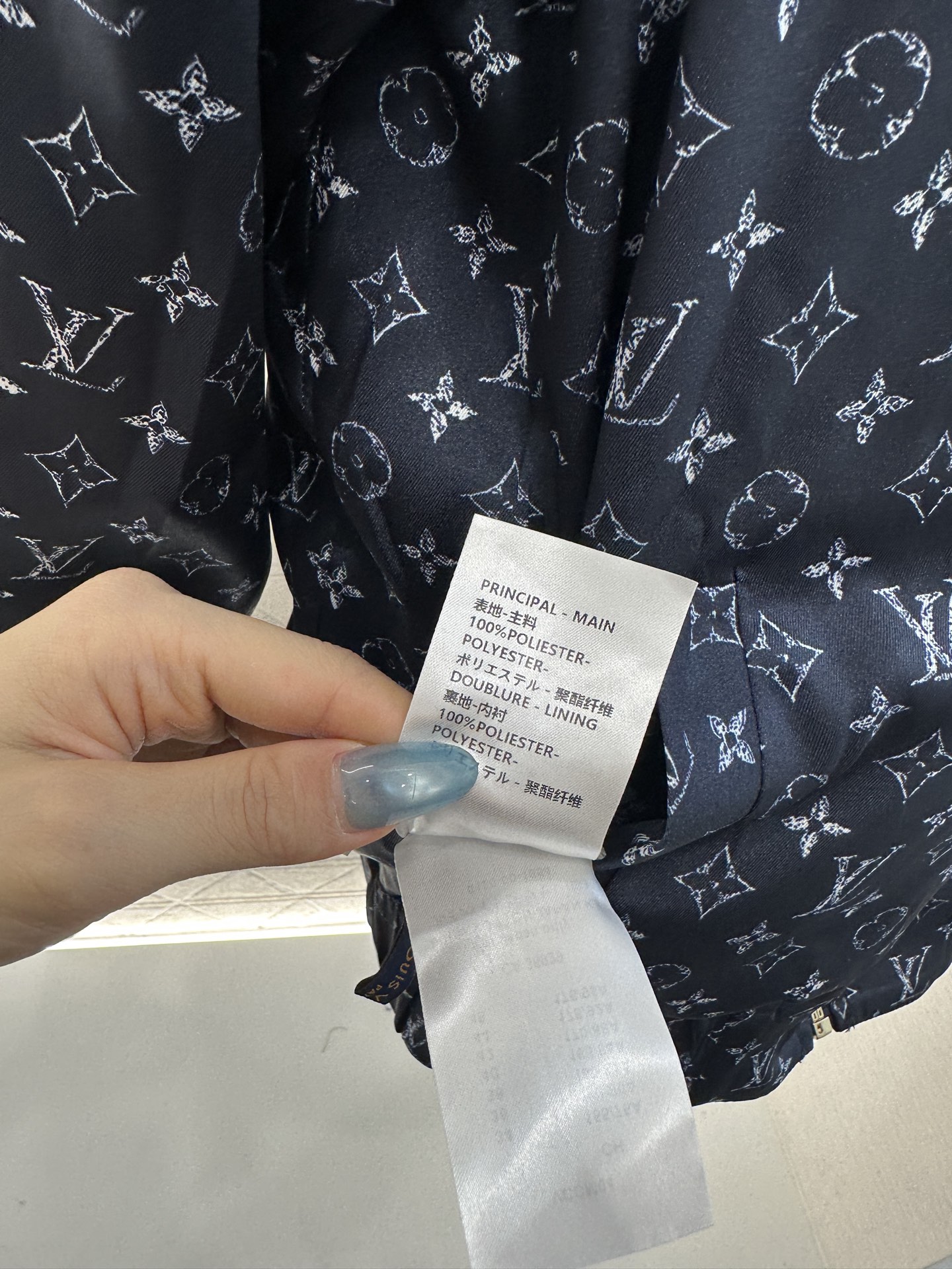 ♥Louis vuitto*♥2025新品上架 两面穿飞行夹克外套定制YB进口防风尼龙材质，质感光泽，垂