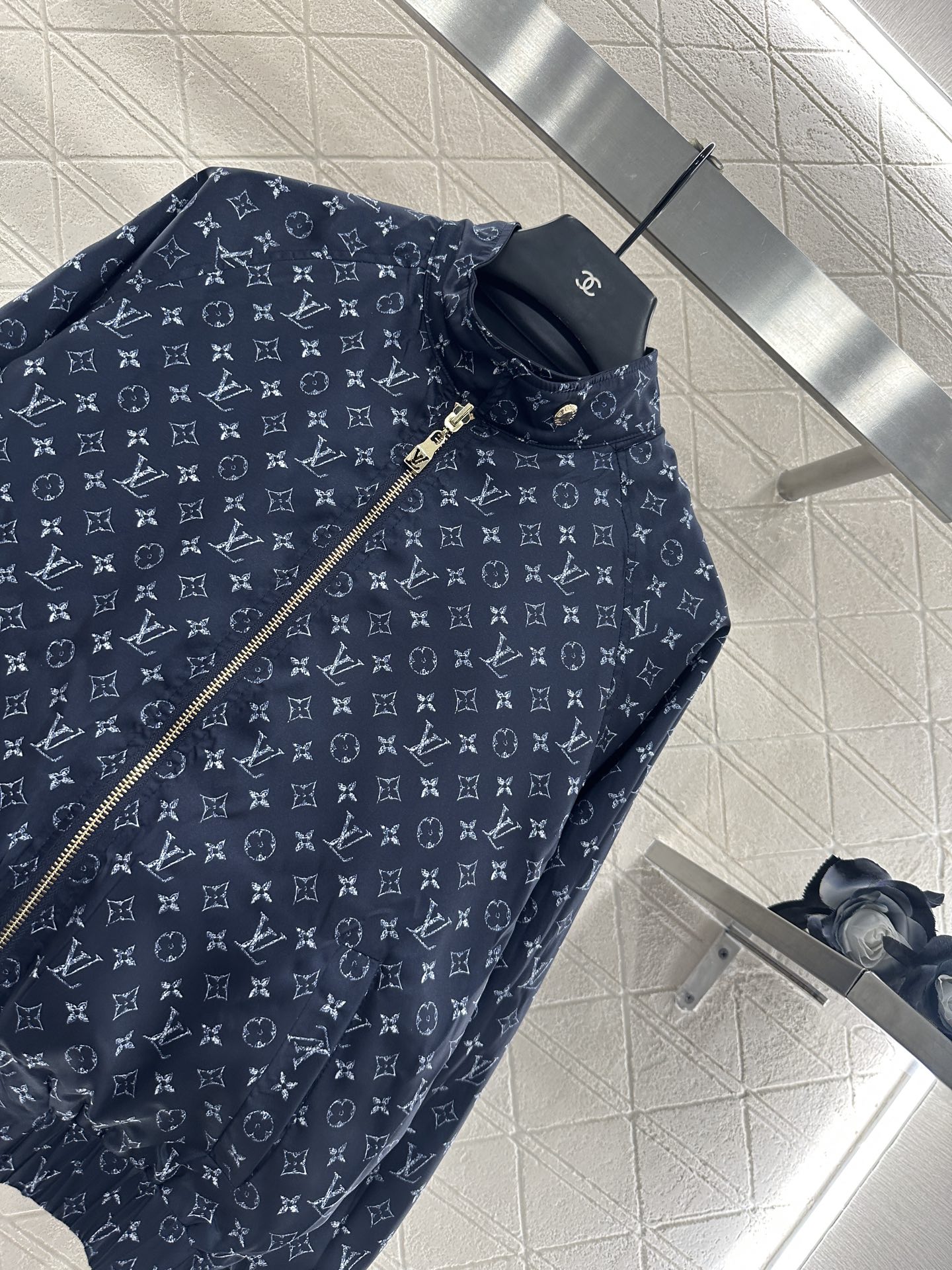 ♥Louis vuitto*♥2025新品上架 两面穿飞行夹克外套定制YB进口防风尼龙材质，质感光泽，垂