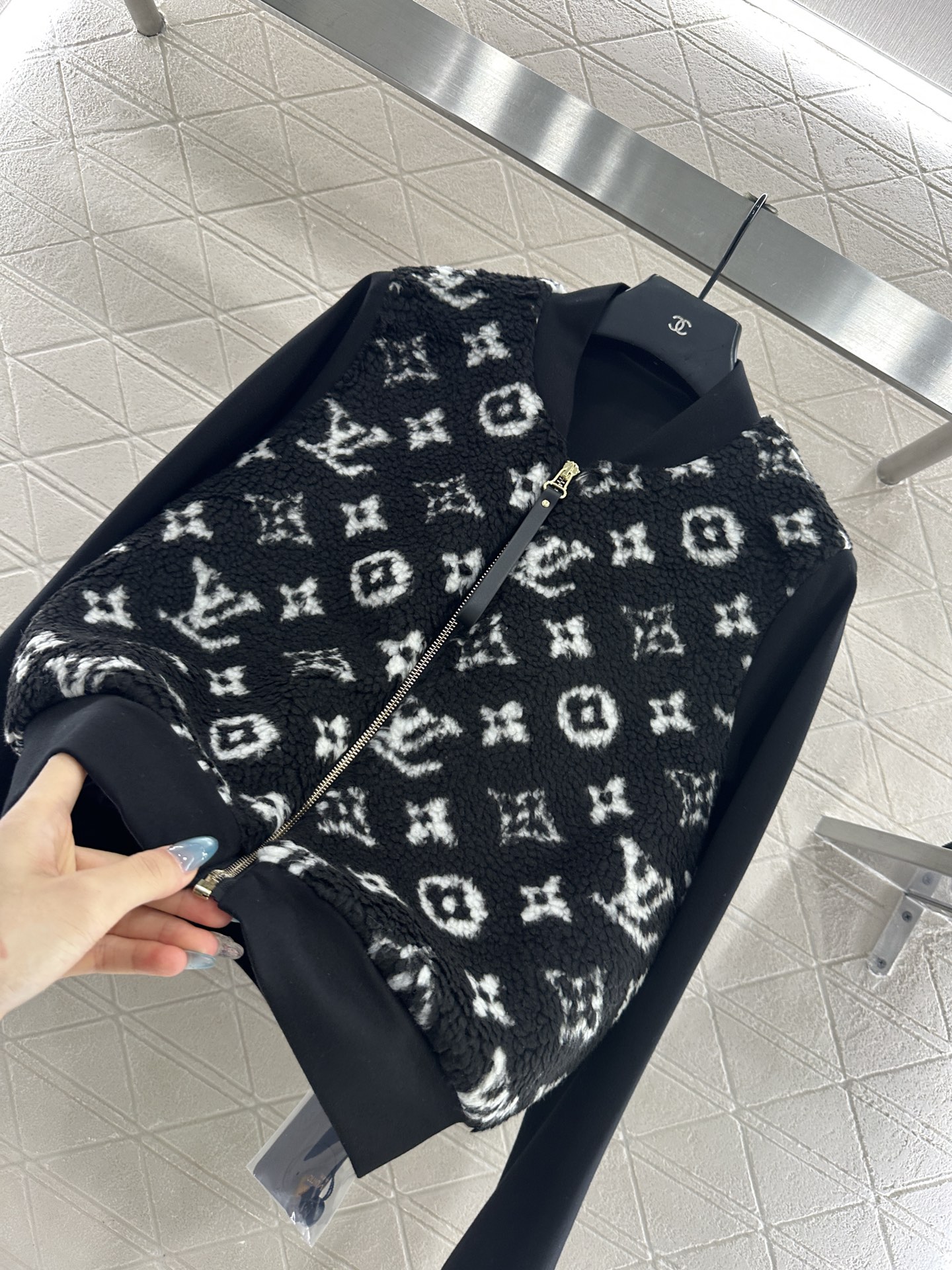 ♥Louis Vuitto*♥2025新品上架 拼接泰迪羊羔毛外套定制YB斜纹空气棉➕羊羔毛材质，柔软亲