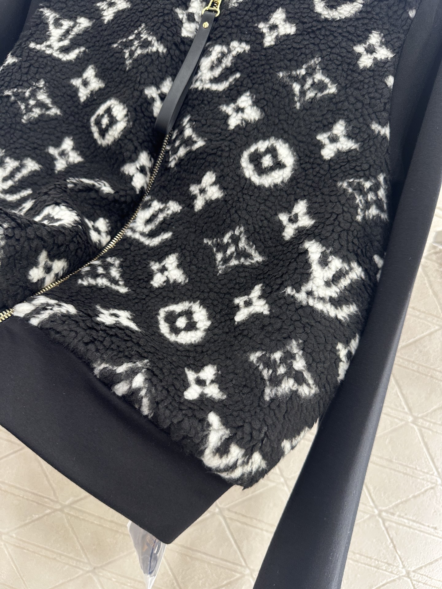 ♥Louis Vuitto*♥2025新品上架 拼接泰迪羊羔毛外套定制YB斜纹空气棉➕羊羔毛材质，柔软亲