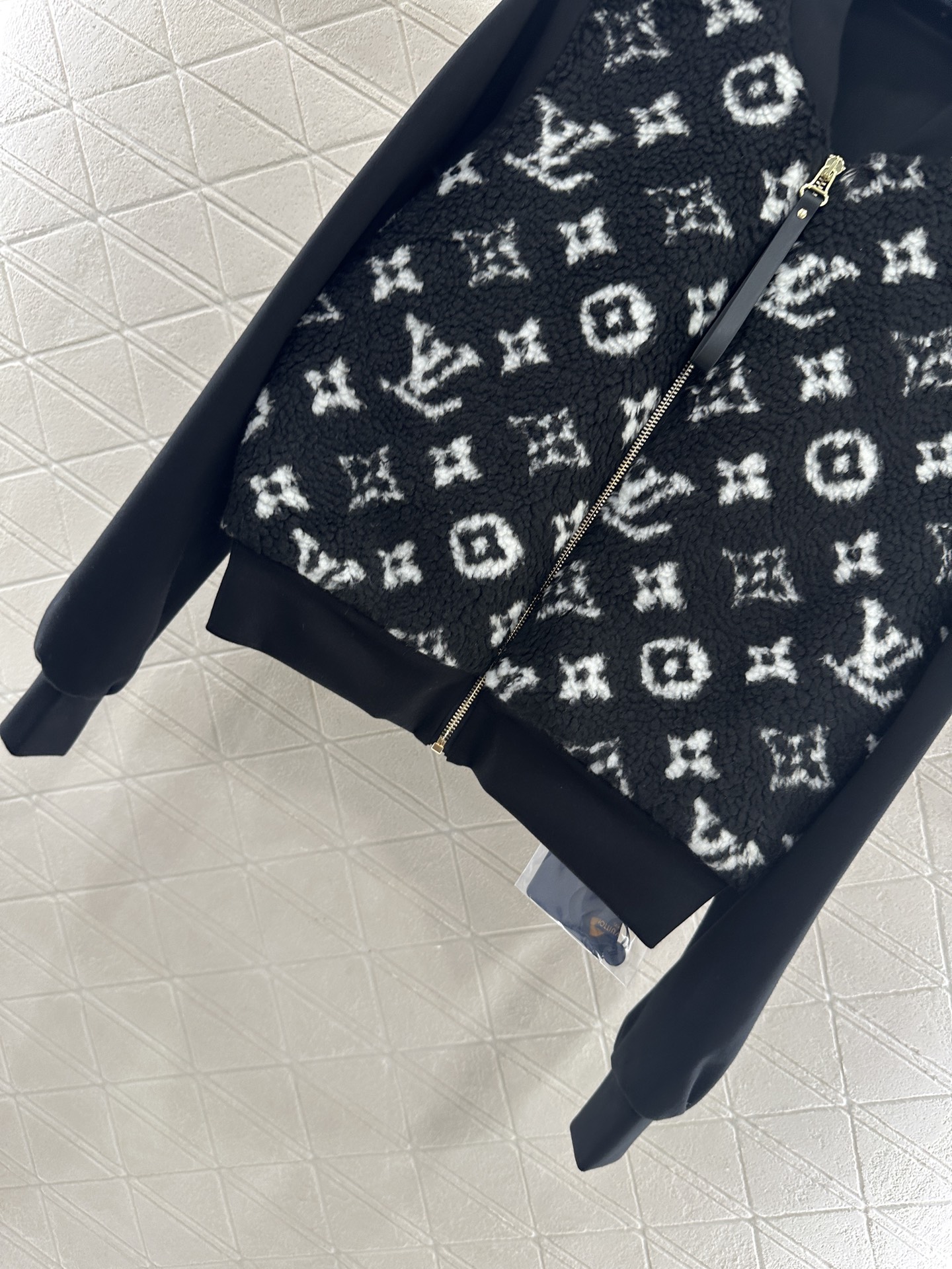 ♥Louis Vuitto*♥2025新品上架 拼接泰迪羊羔毛外套定制YB斜纹空气棉➕羊羔毛材质，柔软亲