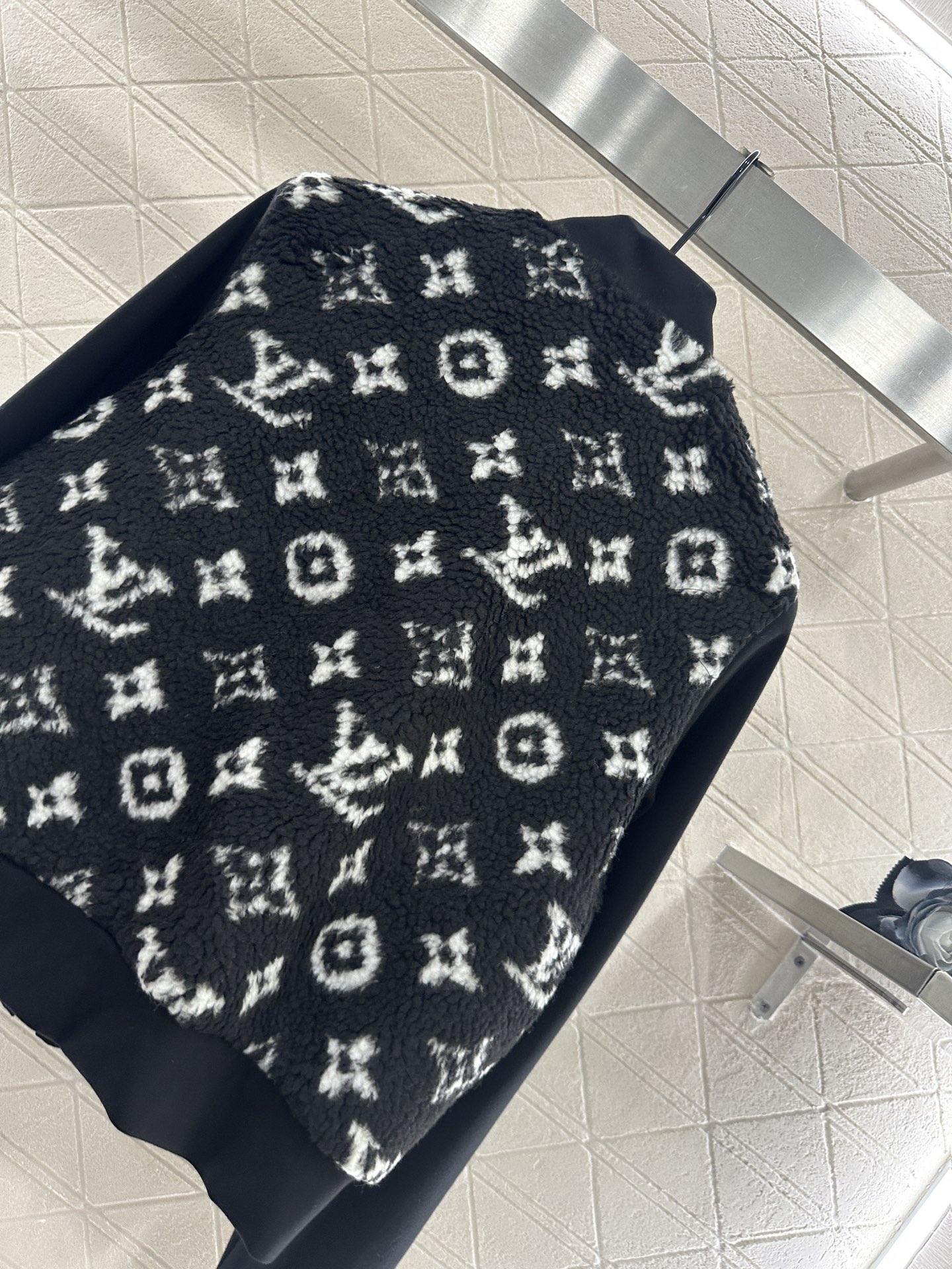 ♥Louis Vuitto*♥2025新品上架 拼接泰迪羊羔毛外套定制YB斜纹空气棉➕羊羔毛材质，柔软亲