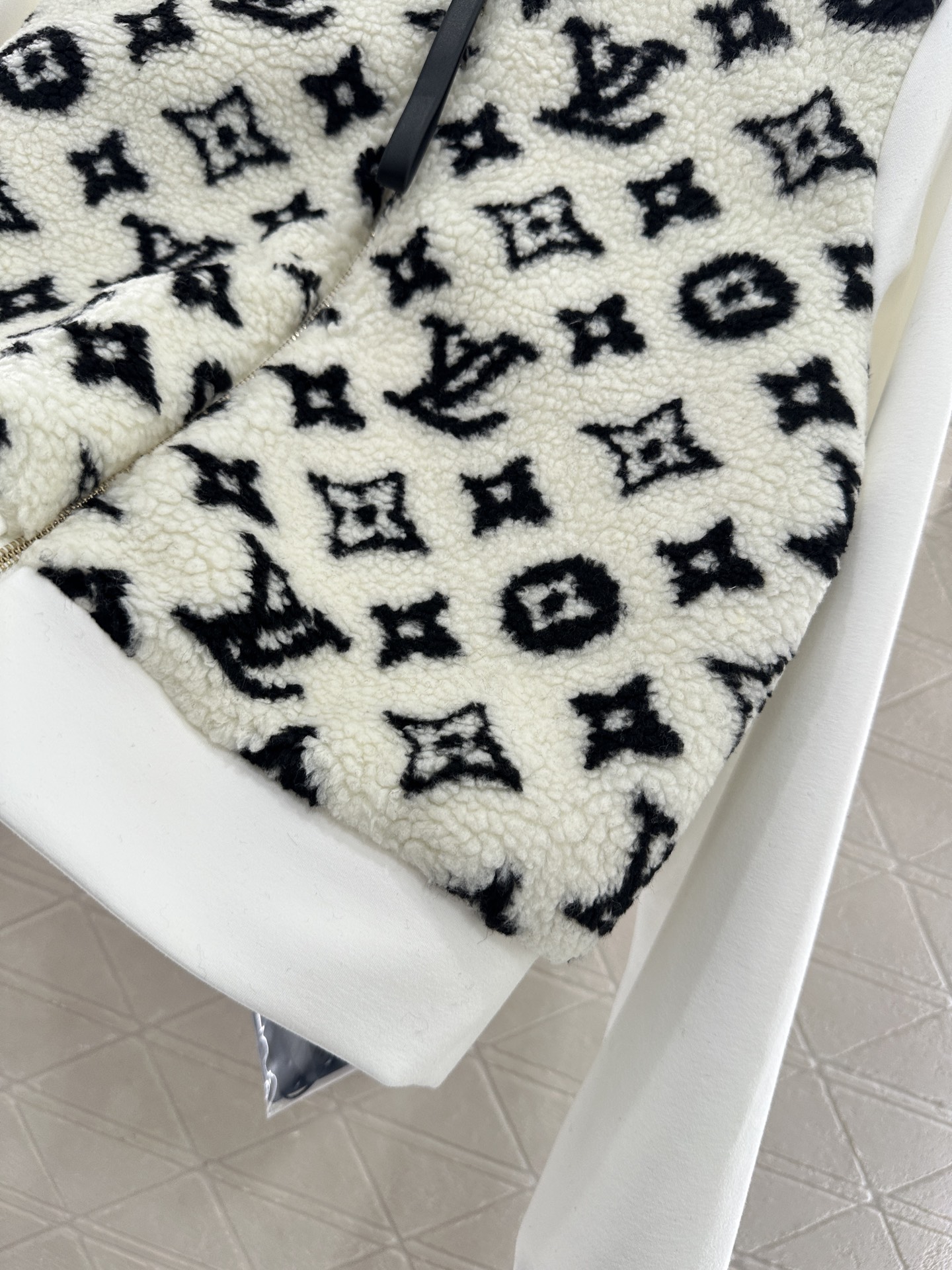 ♥Louis Vuitto*♥2025新品上架 拼接泰迪羊羔毛外套定制YB斜纹空气棉➕羊羔毛材质，柔软亲