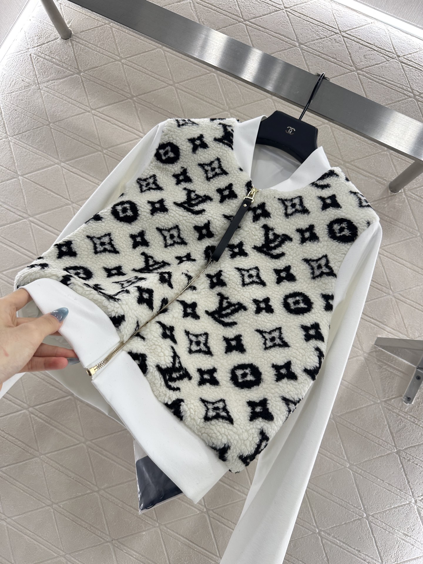 ♥Louis Vuitto*♥2025新品上架 拼接泰迪羊羔毛外套定制YB斜纹空气棉➕羊羔毛材质，柔软亲