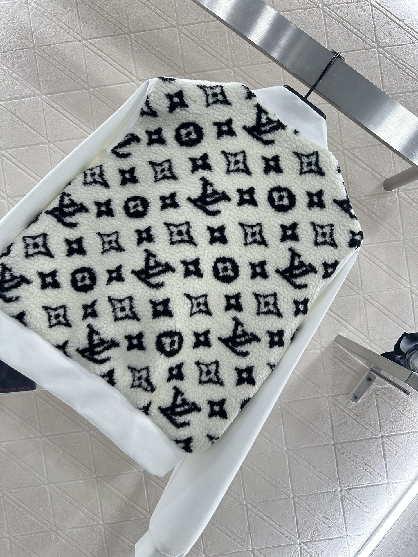 ♥Louis Vuitto*♥2025新品上架 拼接泰迪羊羔毛外套定制YB斜纹空气棉➕羊羔毛材质，柔软亲