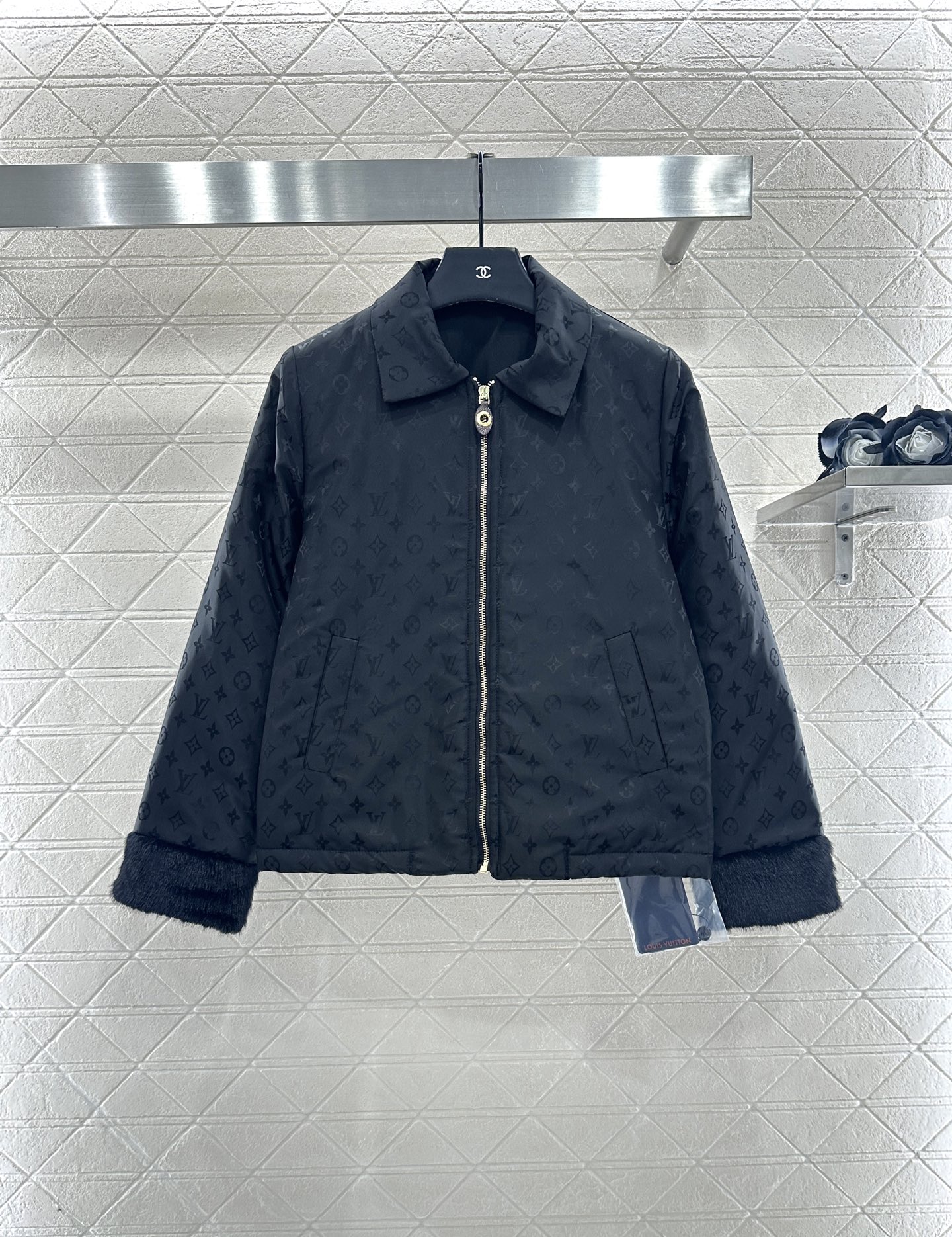 ♥Louis Vuitto*♥2025新品上架 翻领拉链皮毛拼接棉服定制YB防风防水提花尼龙材质，羽绒棉