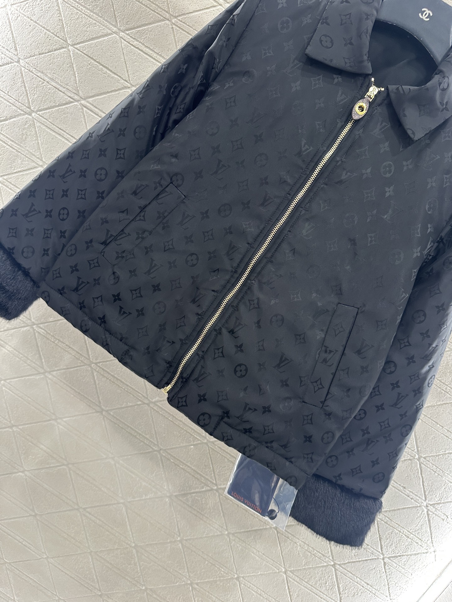 ♥Louis Vuitto*♥2025新品上架 翻领拉链皮毛拼接棉服定制YB防风防水提花尼龙材质，羽绒棉