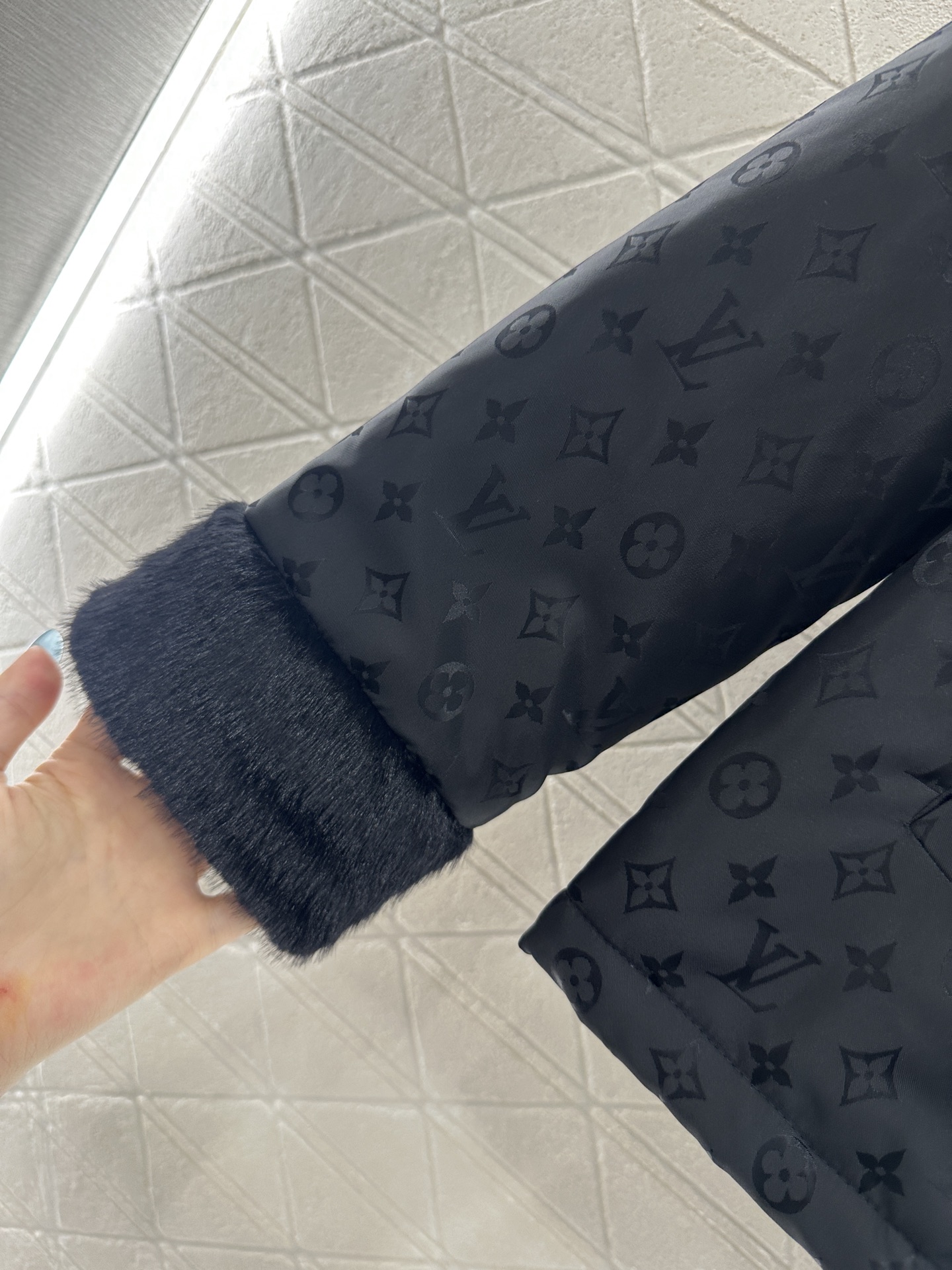 ♥Louis Vuitto*♥2025新品上架 翻领拉链皮毛拼接棉服定制YB防风防水提花尼龙材质，羽绒棉