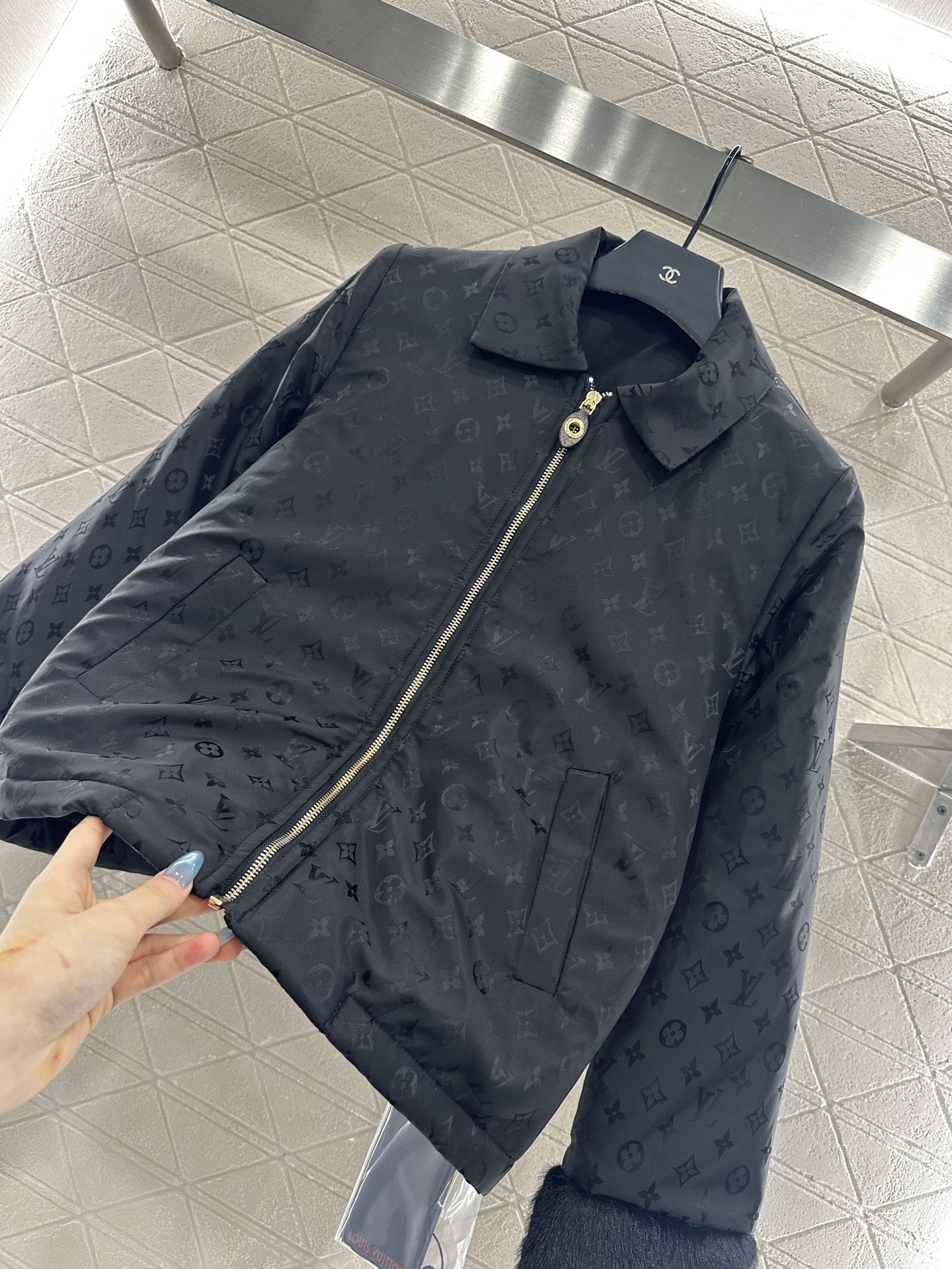 ♥Louis Vuitto*♥2025新品上架 翻领拉链皮毛拼接棉服定制YB防风防水提花尼龙材质，羽绒棉