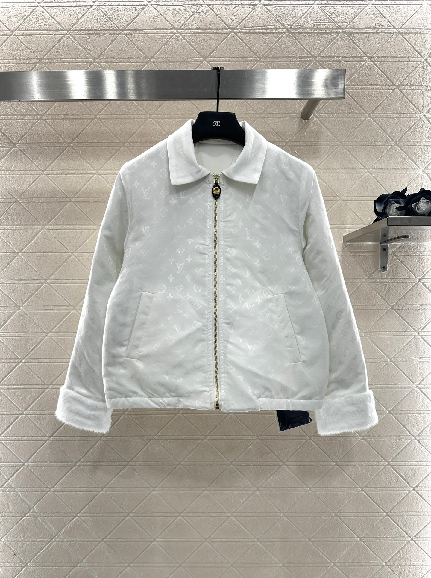 ♥Louis Vuitto*♥2025新品上架 翻领拉链皮毛拼接棉服定制YB防风防水提花尼龙材质，羽绒棉