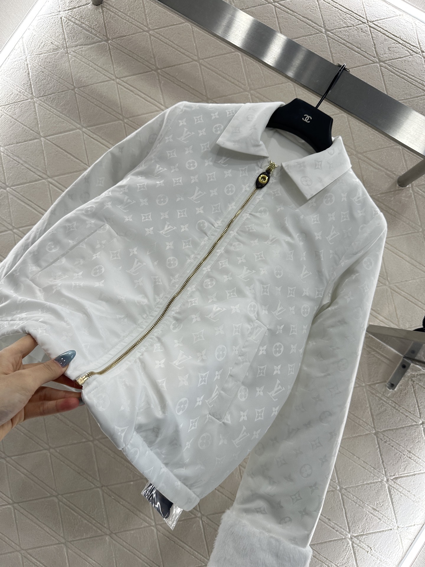 ♥Louis Vuitto*♥2025新品上架 翻领拉链皮毛拼接棉服定制YB防风防水提花尼龙材质，羽绒棉