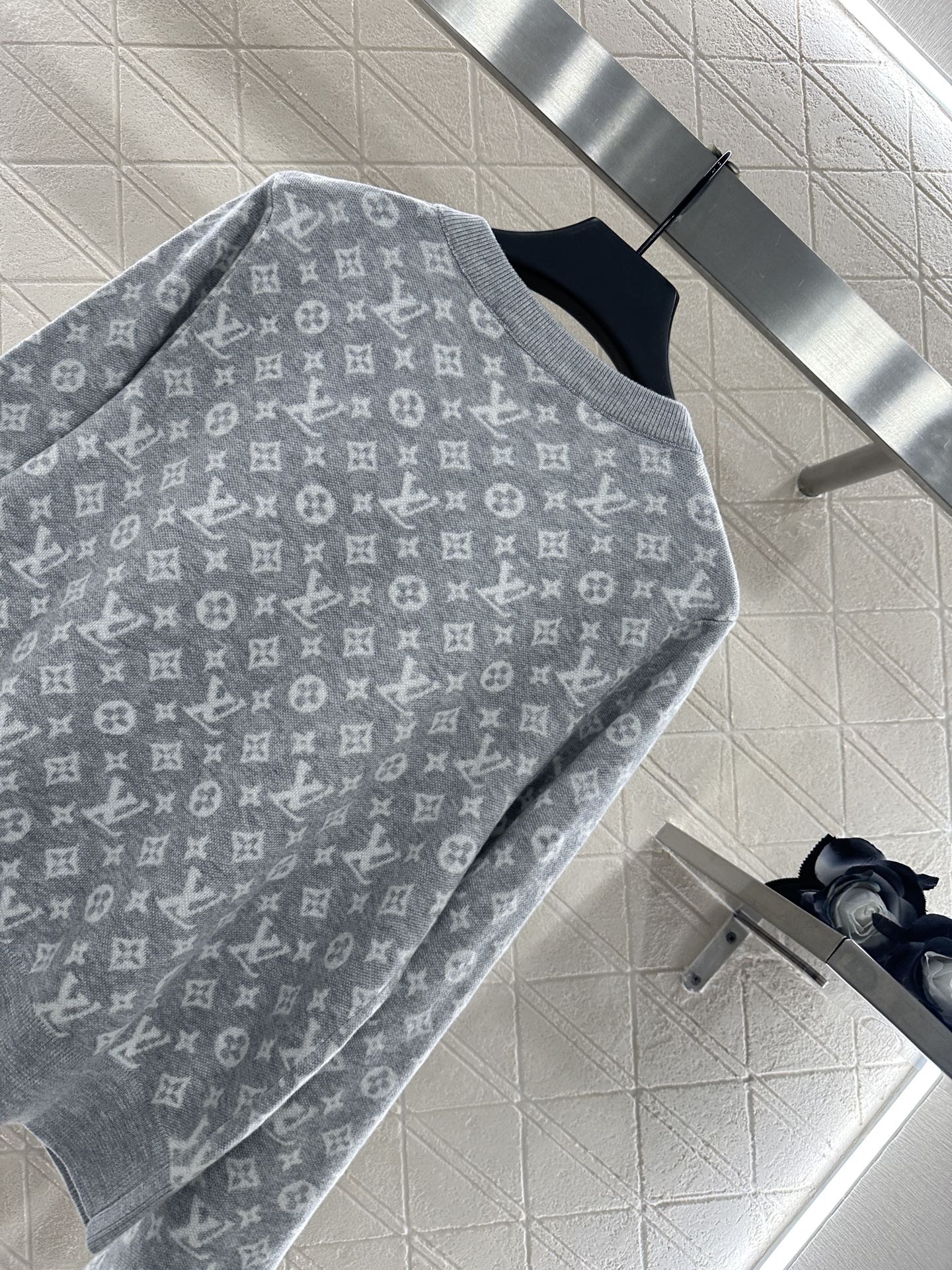 ♥Louis Vuitto*♥2025新品上架 提花针织开衫定制YB羊毛纱线织造，质感高级舒适，圆领针织
