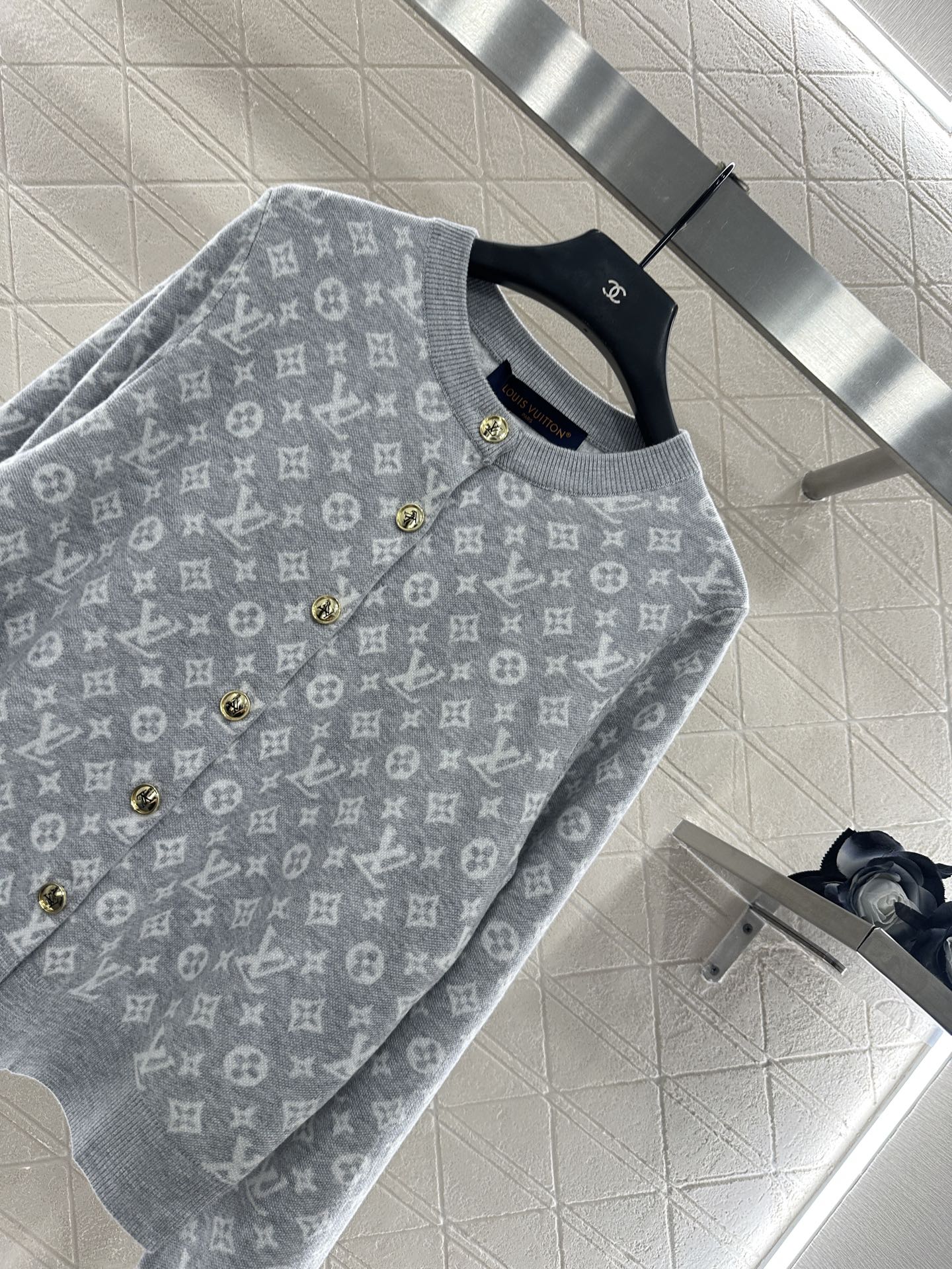 ♥Louis Vuitto*♥2025新品上架 提花针织开衫定制YB羊毛纱线织造，质感高级舒适，圆领针织