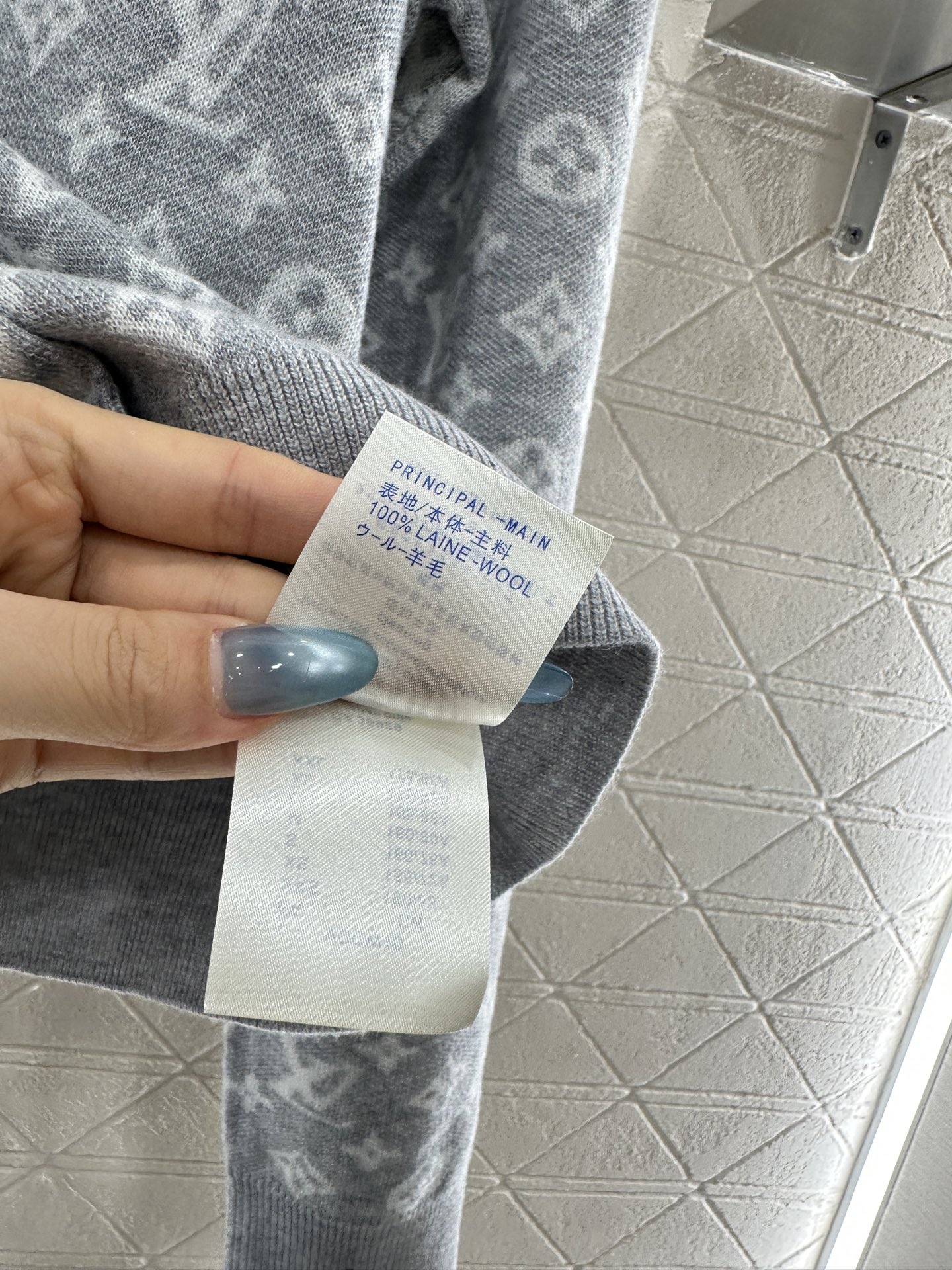 ♥Louis Vuitto*♥2025新品上架 提花针织开衫定制YB羊毛纱线织造，质感高级舒适，圆领针织