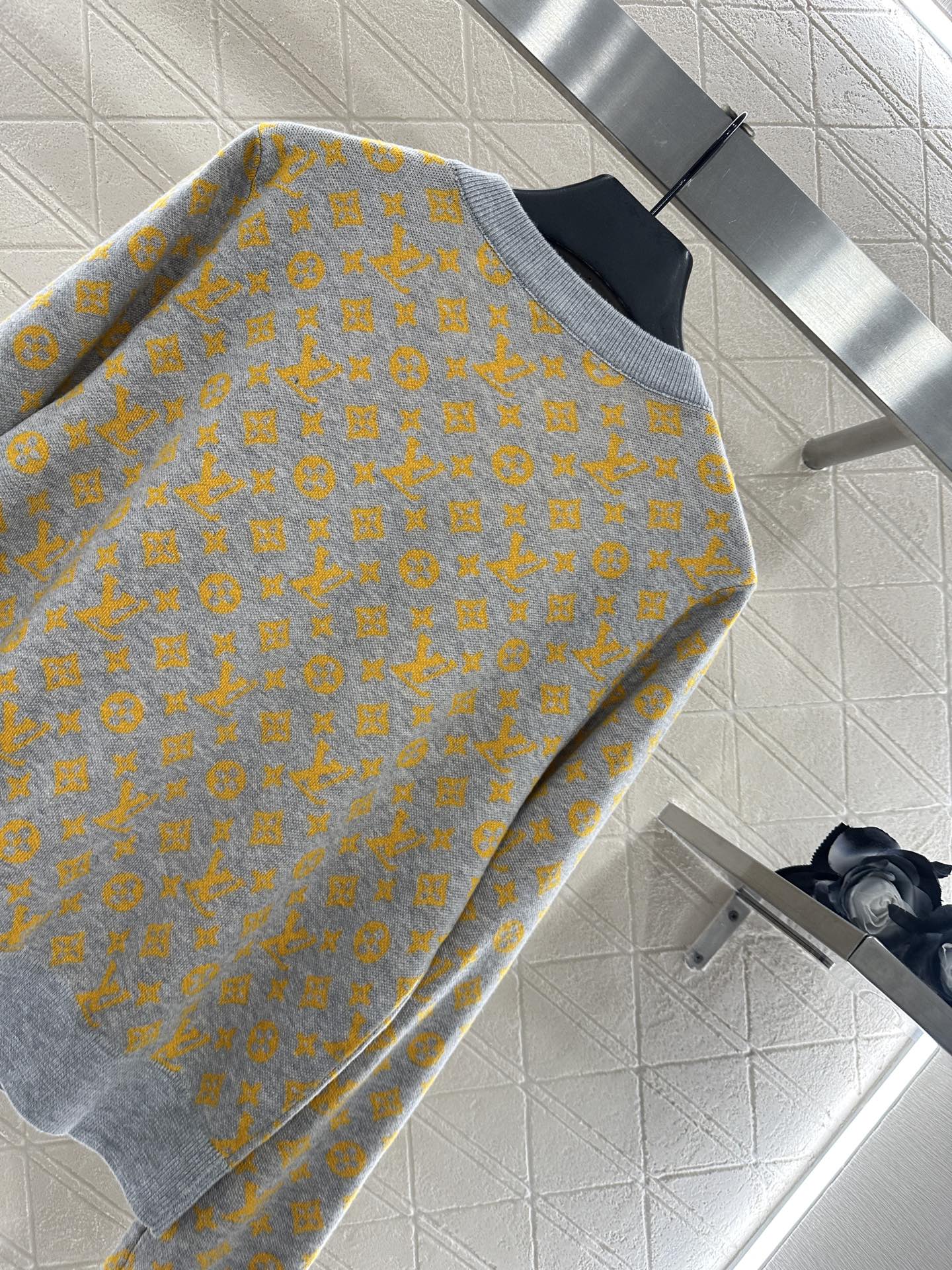 ♥Louis Vuitto*♥2025新品上架 提花针织开衫定制YB羊毛纱线织造，质感高级舒适，圆领针织