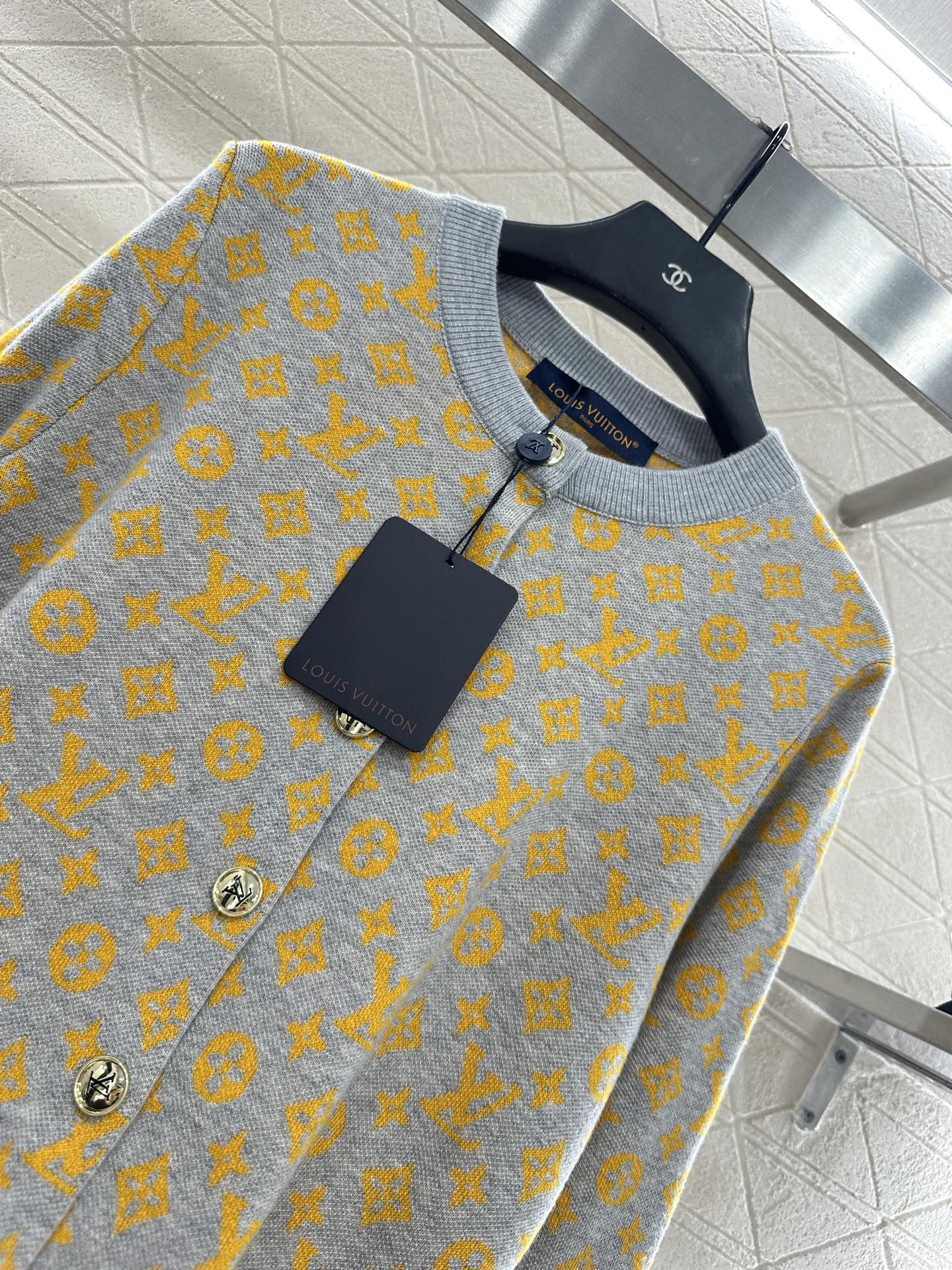 ♥Louis Vuitto*♥2025新品上架 提花针织开衫定制YB羊毛纱线织造，质感高级舒适，圆领针织