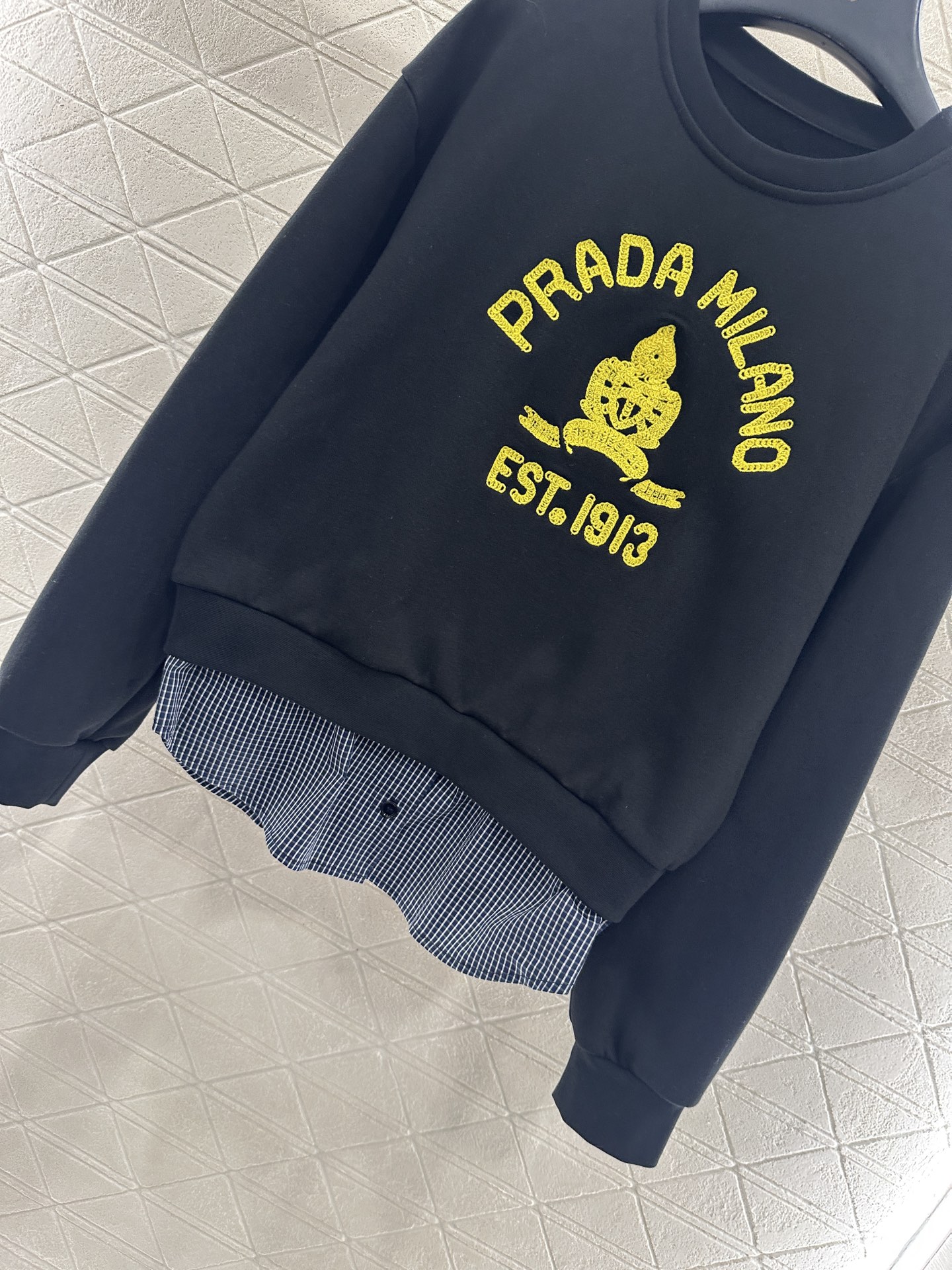 ♥Prad*♥2025新品上架 拼接格纹卫衣长裤套装定制YB斜纹全棉材质，质感细腻，舒适好穿，圆领卫衣长