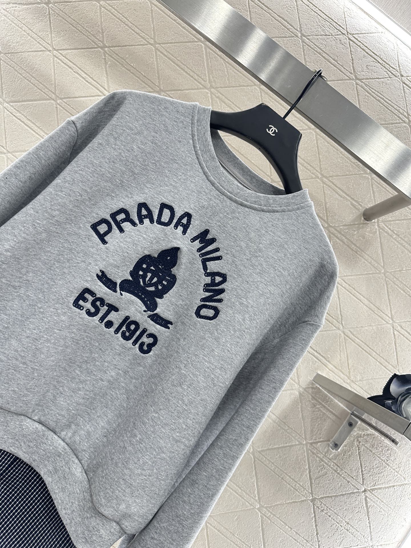 ♥Prad*♥2025新品上架 拼接格纹卫衣长裤套装定制YB斜纹全棉材质，质感细腻，舒适好穿，圆领卫衣长