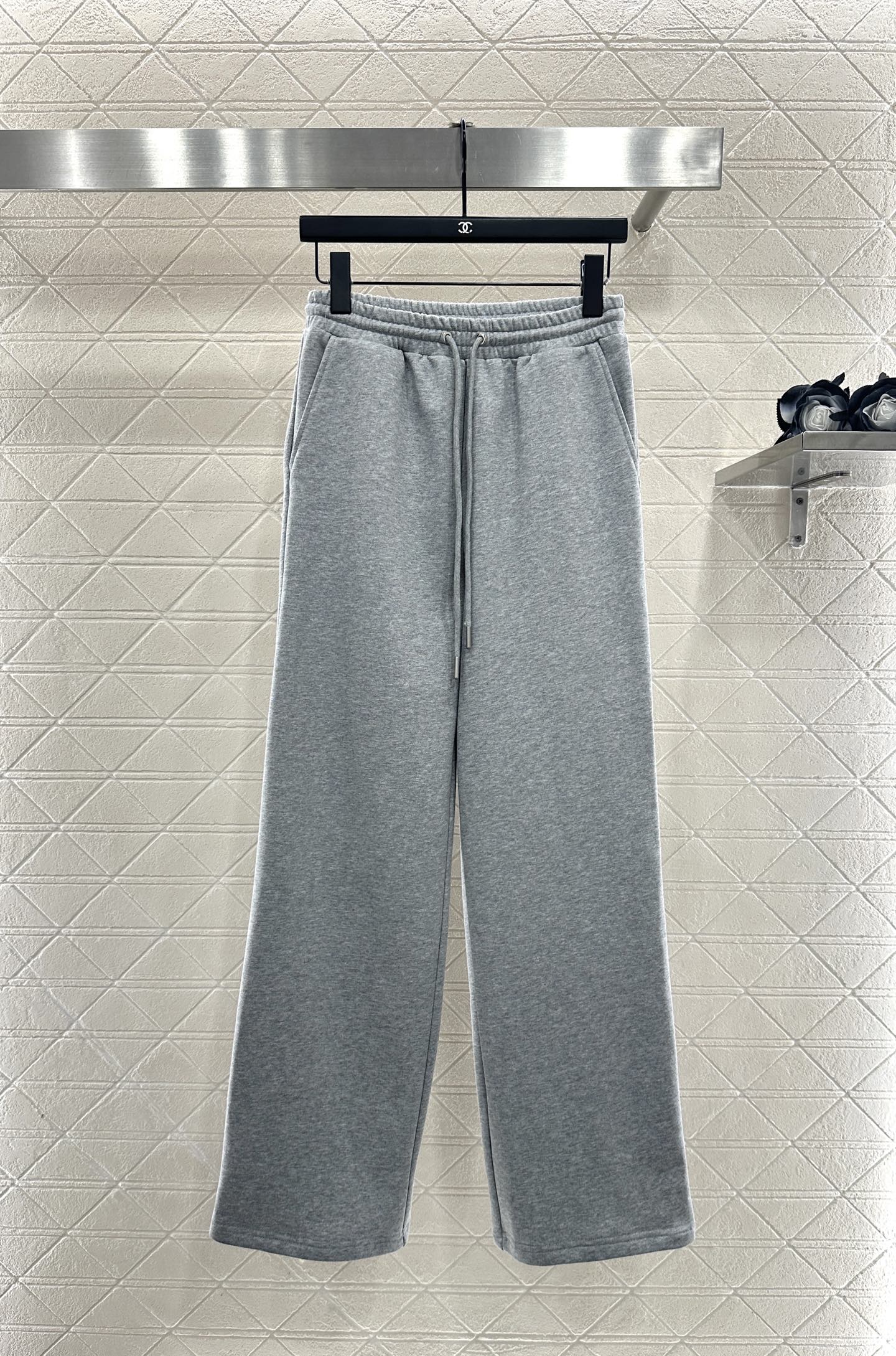 ♥Prad*♥2025新品上架 拼接格纹卫衣长裤套装定制YB斜纹全棉材质，质感细腻，舒适好穿，圆领卫衣长