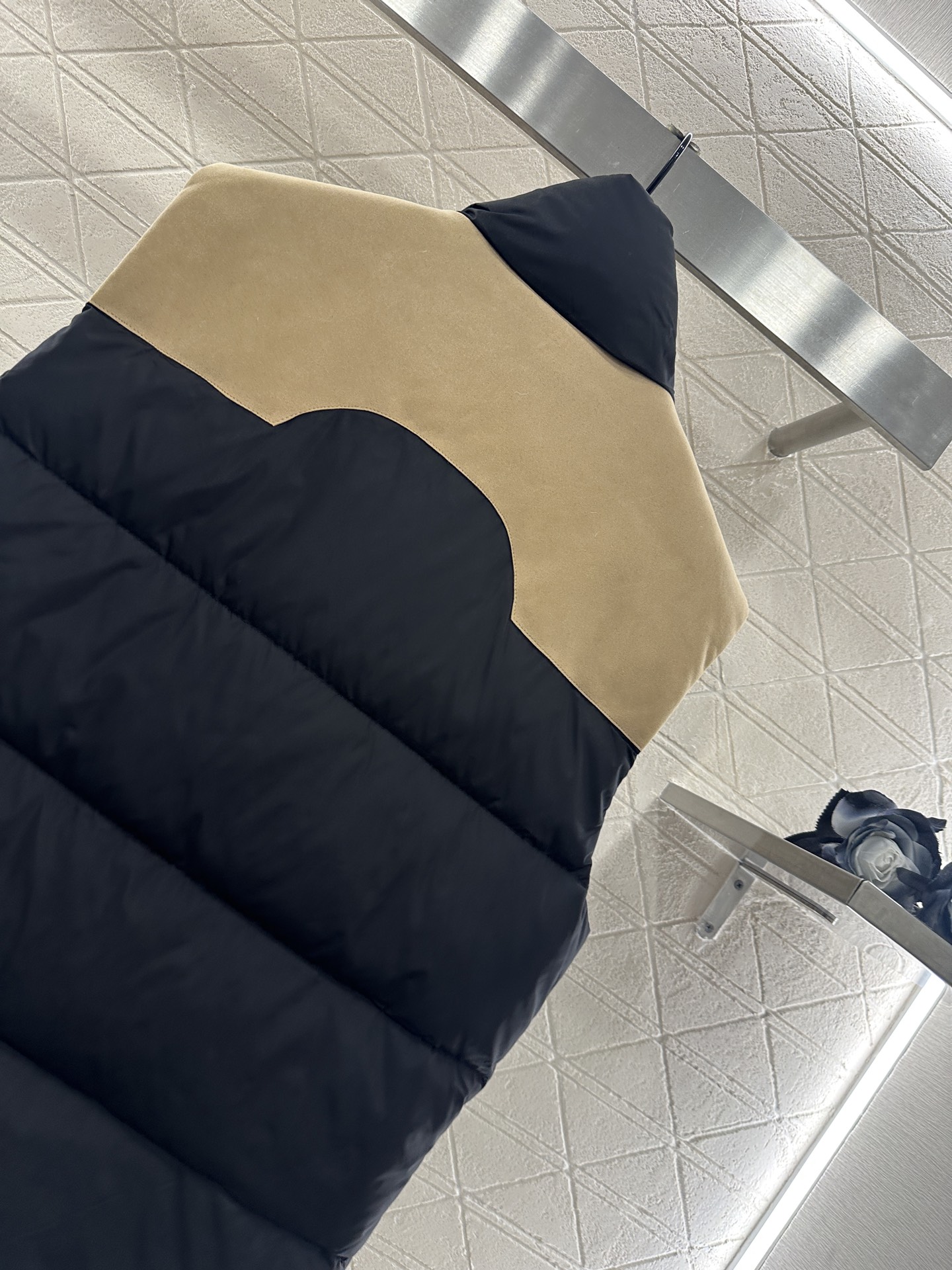 ♥Moncle*♥ 2025新品上架 立领撞色羽绒马甲定制YB防风防水尼龙材质，白鹅绒填充内里，整件轻盈