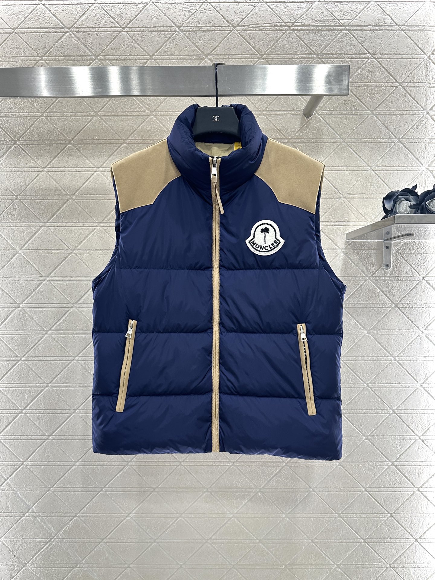 ♥Moncle*♥ 2025新品上架 立领撞色羽绒马甲定制YB防风防水尼龙材质，白鹅绒填充内里，整件轻盈