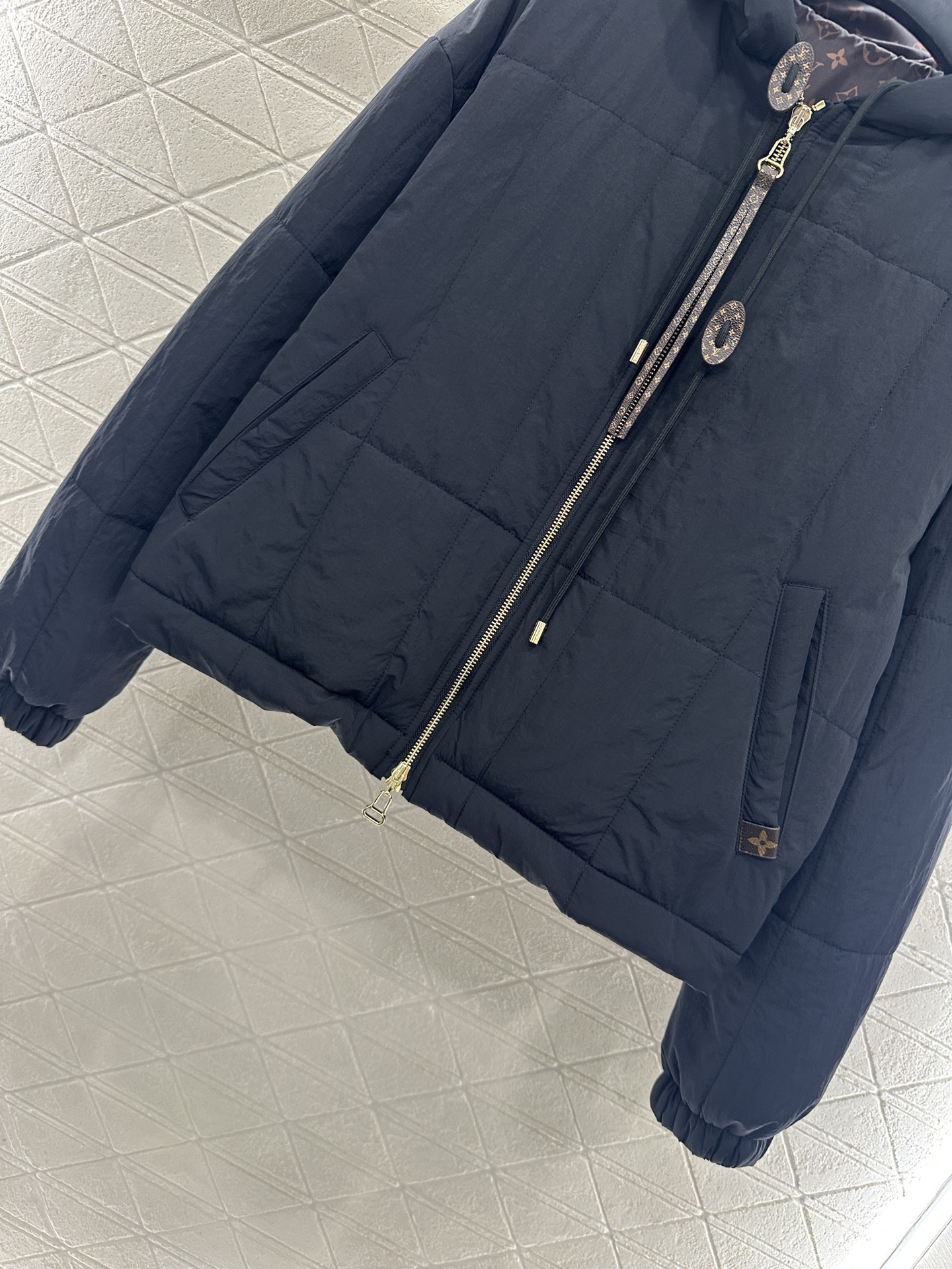 ♥Louis vuitto*♥2025新品上架 连帽羽绒棉服外套定制YB防风防水尼龙材质，质感上乘，连帽