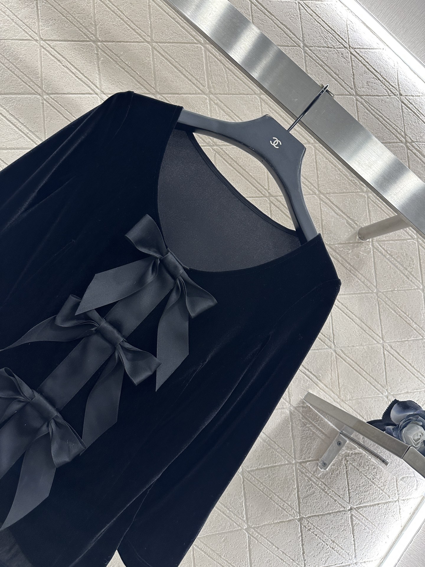 ♥Chane*♥2025新品上架 桃心领蝴蝶结中袖上衣定制YB进口丝绒材质，质感光泽，穿搭舒适，修身桃心