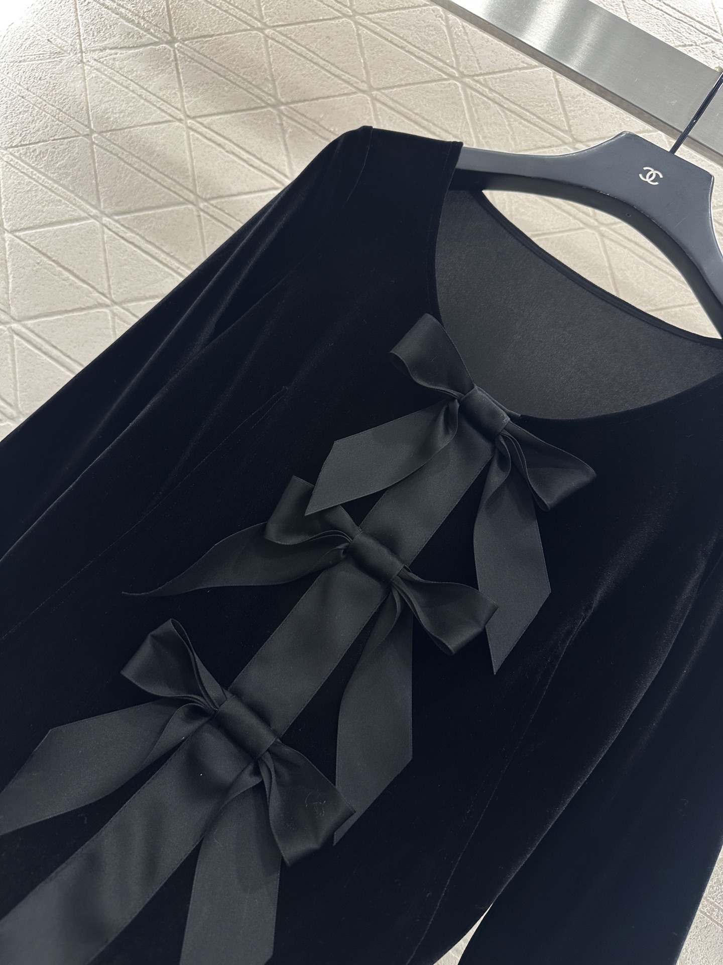 ♥Chane*♥2025新品上架 桃心领蝴蝶结中袖上衣定制YB进口丝绒材质，质感光泽，穿搭舒适，修身桃心