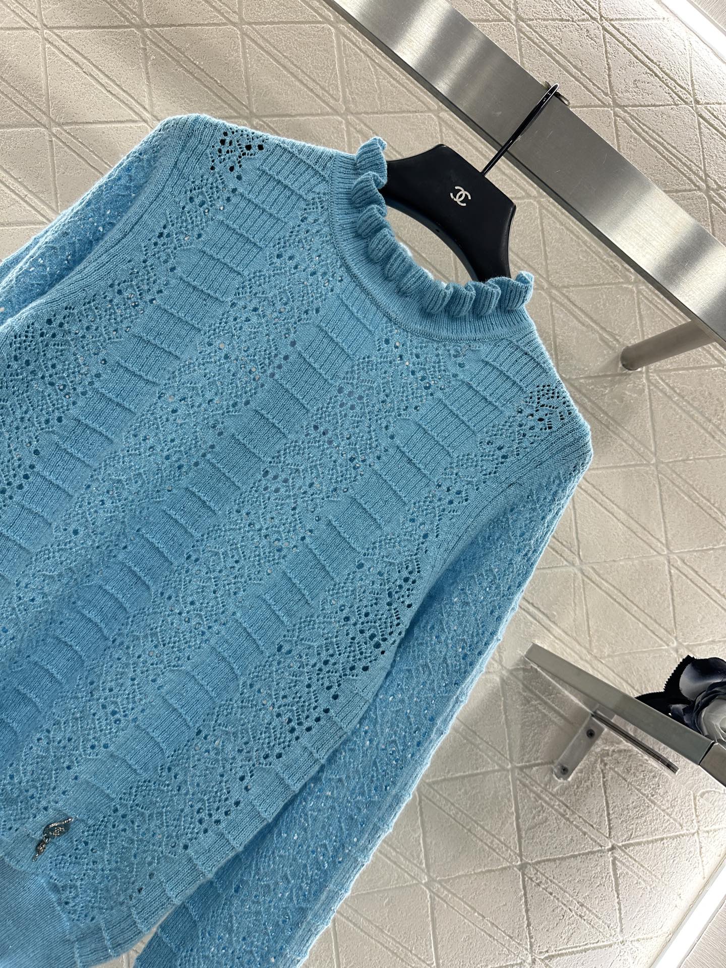 ♥Chane*♥2025新品上架 木耳花边立领针织长袖定制YB羊绒羊毛纱线织造，细腻柔软，弹力十足，精致