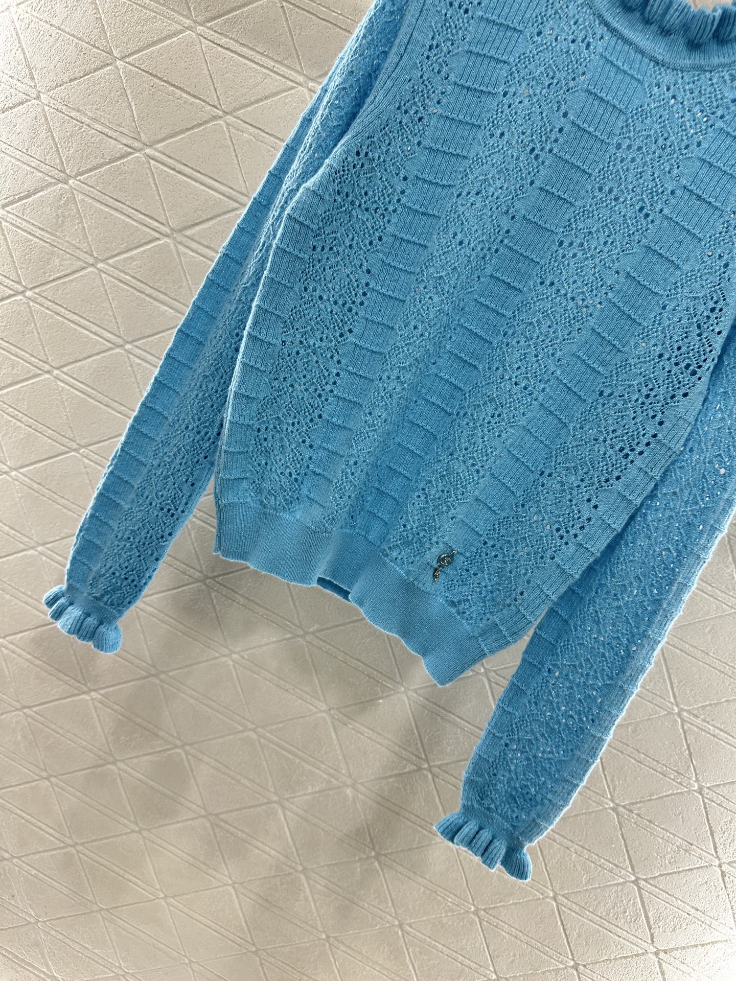 ♥Chane*♥2025新品上架 木耳花边立领针织长袖定制YB羊绒羊毛纱线织造，细腻柔软，弹力十足，精致