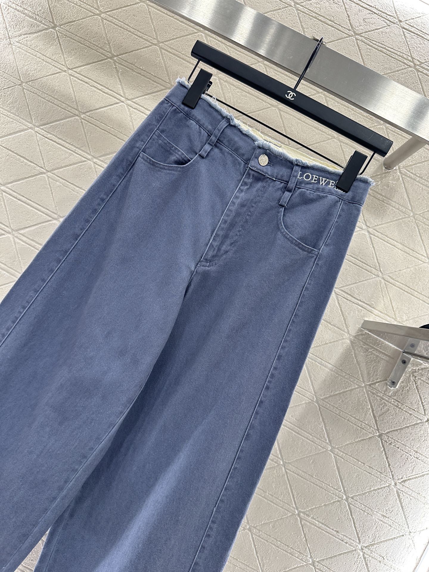 ♥Loew*♥2025新品上架 毛边徽标牛仔长裤定制YB斜纹棉牛仔面料，透气性佳，柔软亲肤，高腰系扣对称