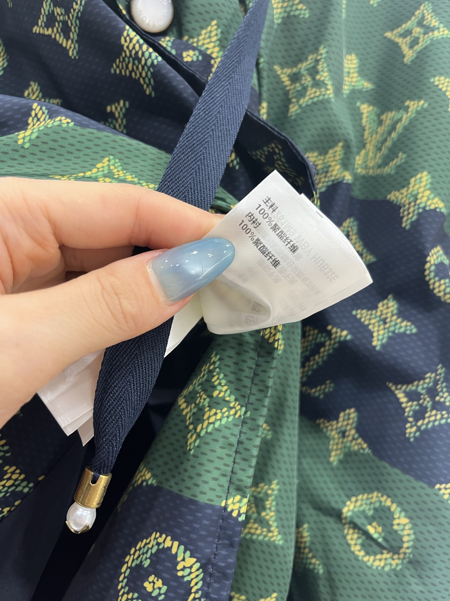 ♥Louis vuitto*♥2025新品上架 连帽老花冲锋外套定制YB进口冲锋尼龙材质，质感高级，挺括