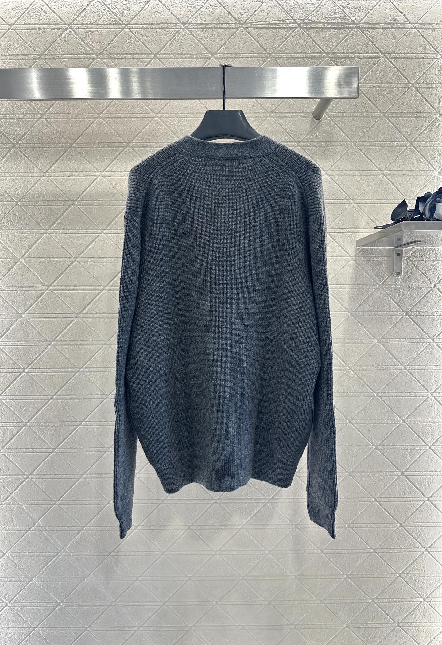 ♥Louis vuitto*♥2025新品上架 廓形字母刺绣口袋针织开衫定制YB羊绒纱线织造，质感高级，