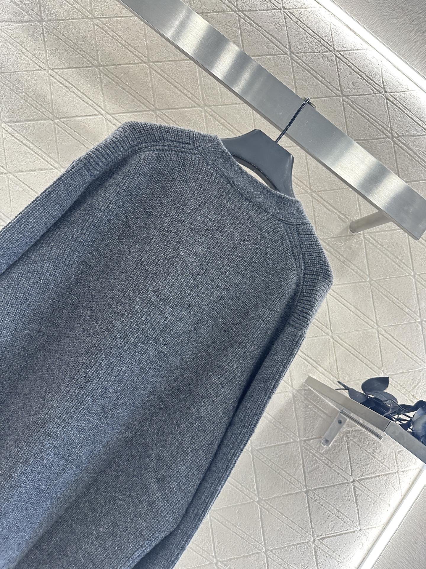 ♥Louis vuitto*♥2025新品上架 廓形字母刺绣口袋针织开衫定制YB羊绒纱线织造，质感高级，