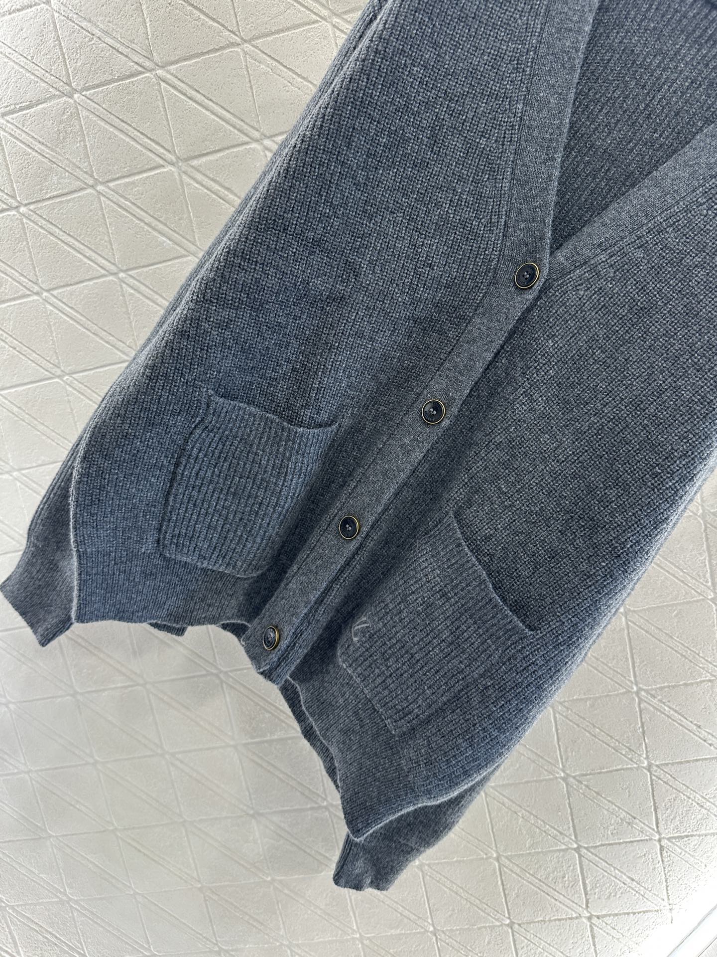 ♥Louis vuitto*♥2025新品上架 廓形字母刺绣口袋针织开衫定制YB羊绒纱线织造，质感高级，