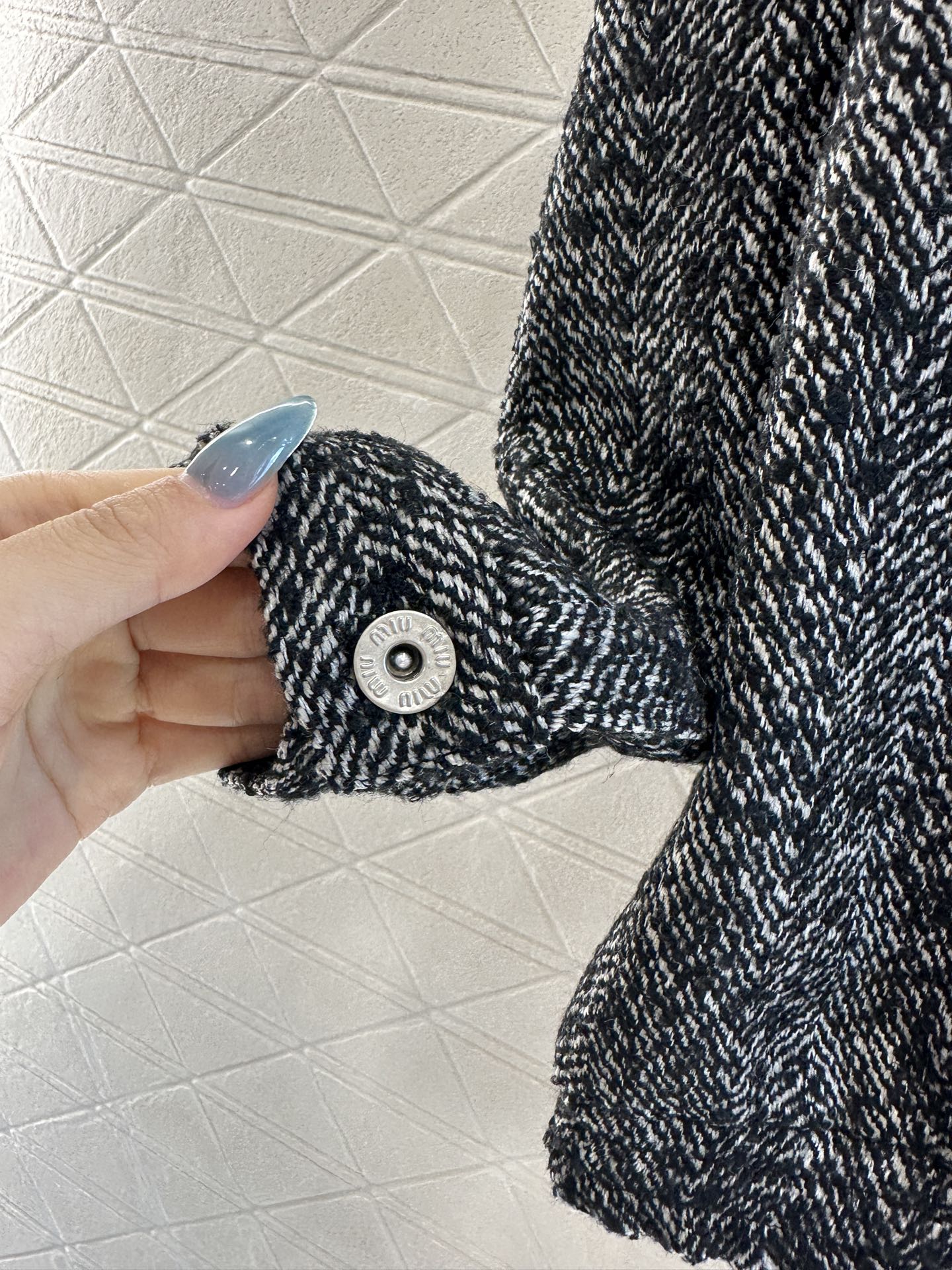 ♥Miumi*♥2025新品上架 拼皮翻领夹克外套定制YB进口棉毛材质，质感细腻，挺括有型，翻领拉链夹克