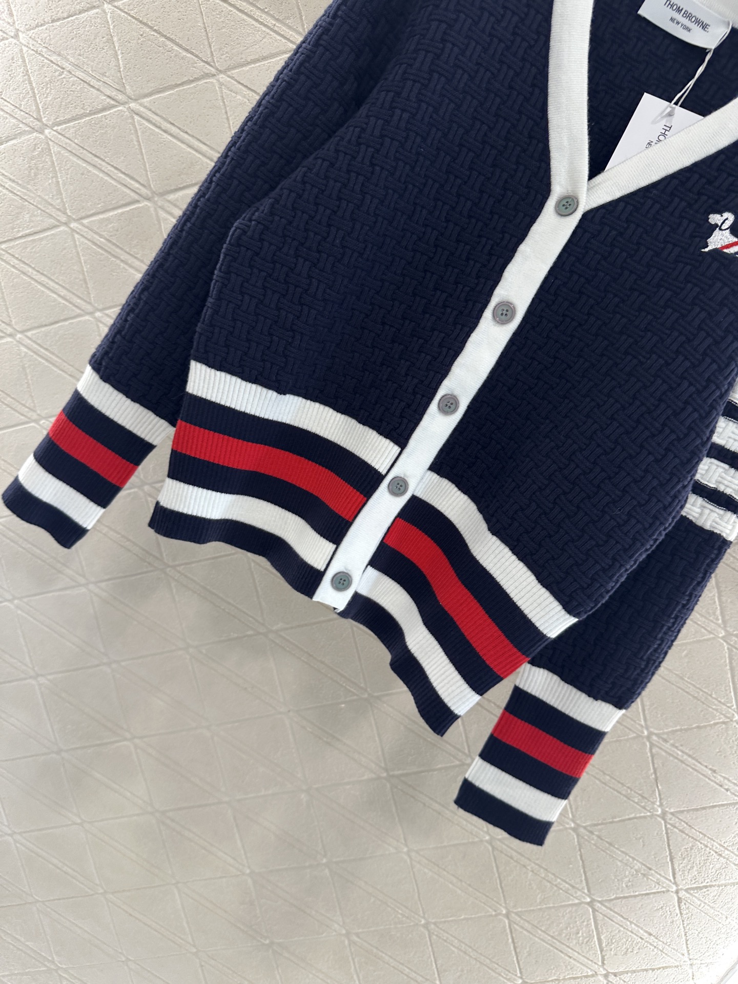 ♥️Thom brown*♥2025新品上架 编织撞色针织开衫定制YB羊毛纱线织造，质感光泽，柔软亲肤，