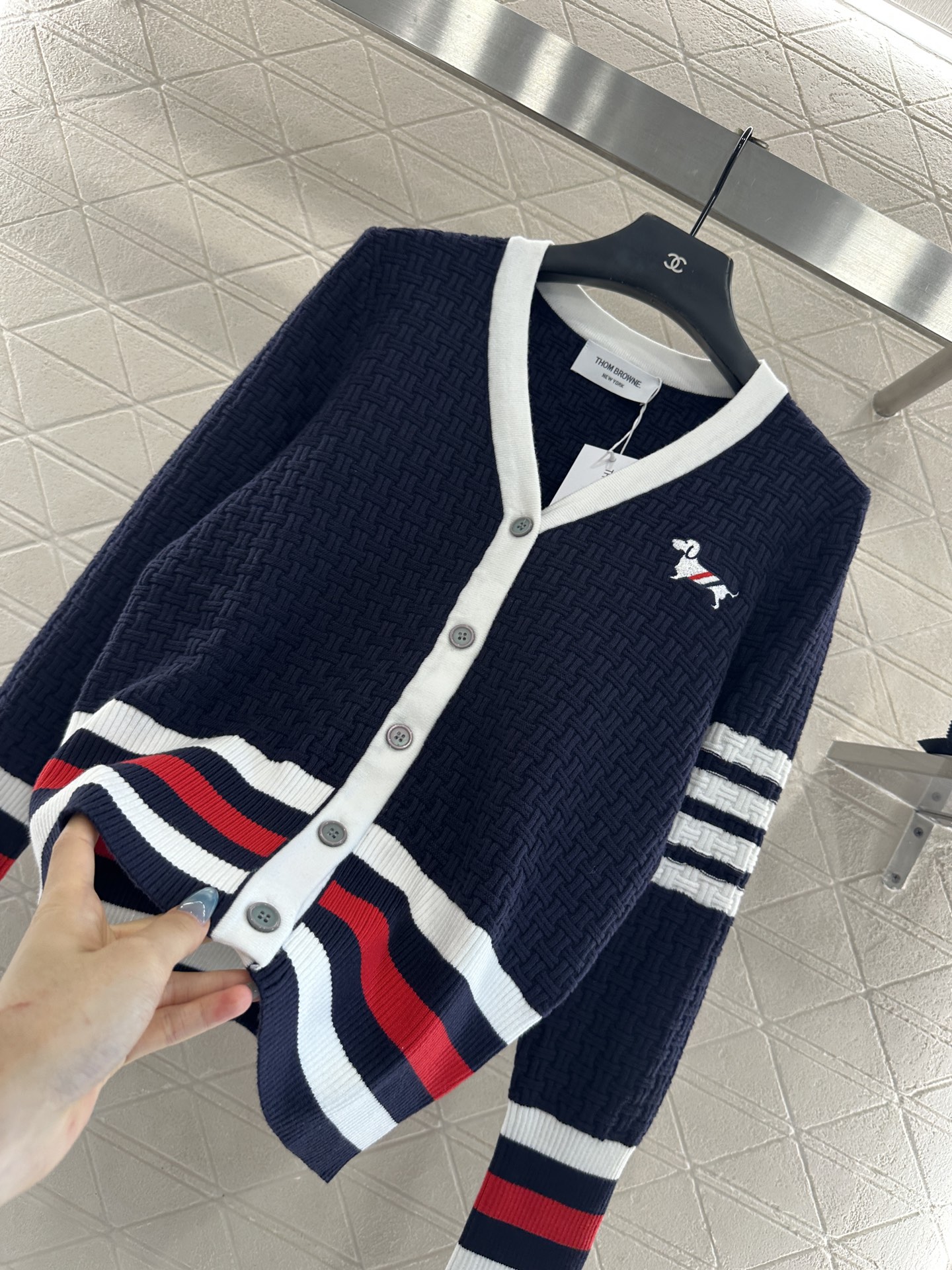 ♥️Thom brown*♥2025新品上架 编织撞色针织开衫定制YB羊毛纱线织造，质感光泽，柔软亲肤，