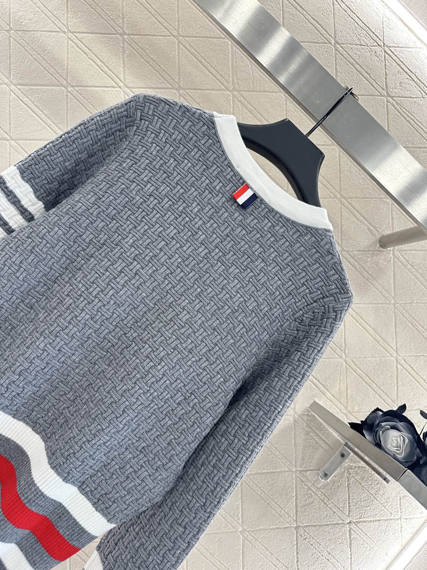 ♥️Thom brown*♥2025新品上架 编织撞色针织开衫定制YB羊毛纱线织造，质感光泽，柔软亲肤，