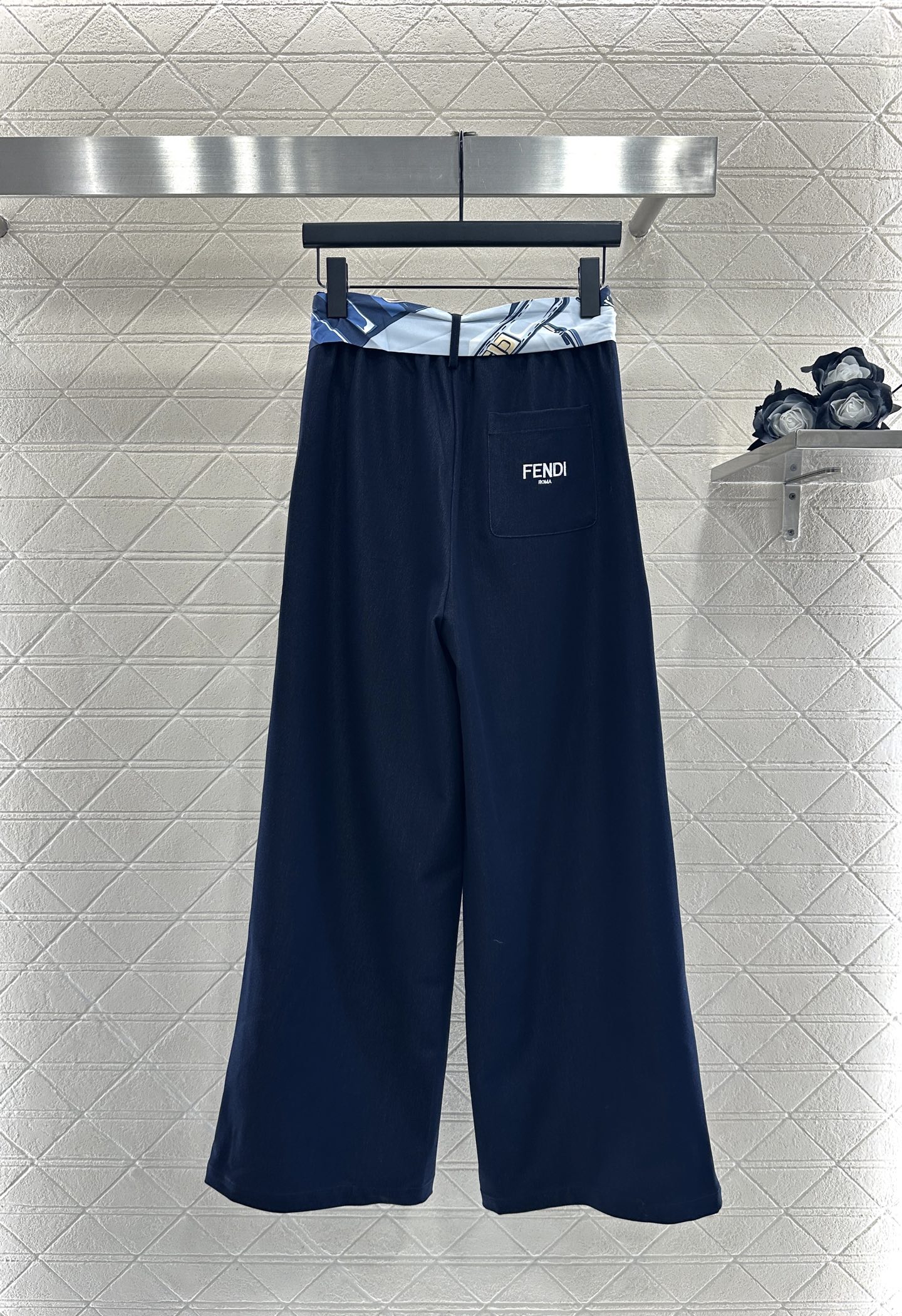 ♥Fend*♥2025新品上架 牛仔衬衫丝巾长裤套装定制YB进口人棉材质，透气性佳，柔软亲肤，翻领衬直筒