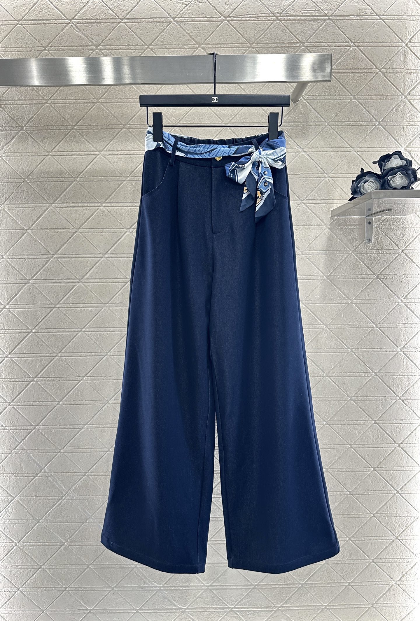 ♥Fend*♥2025新品上架 牛仔衬衫丝巾长裤套装定制YB进口人棉材质，透气性佳，柔软亲肤，翻领衬直筒