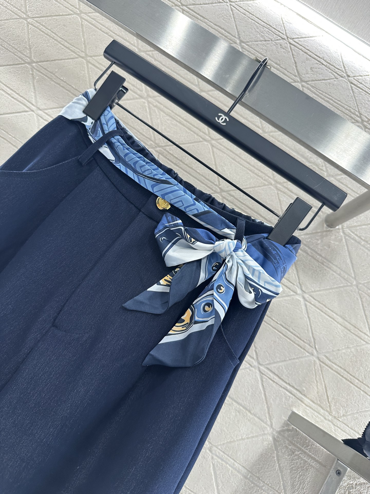 ♥Fend*♥2025新品上架 牛仔衬衫丝巾长裤套装定制YB进口人棉材质，透气性佳，柔软亲肤，翻领衬直筒