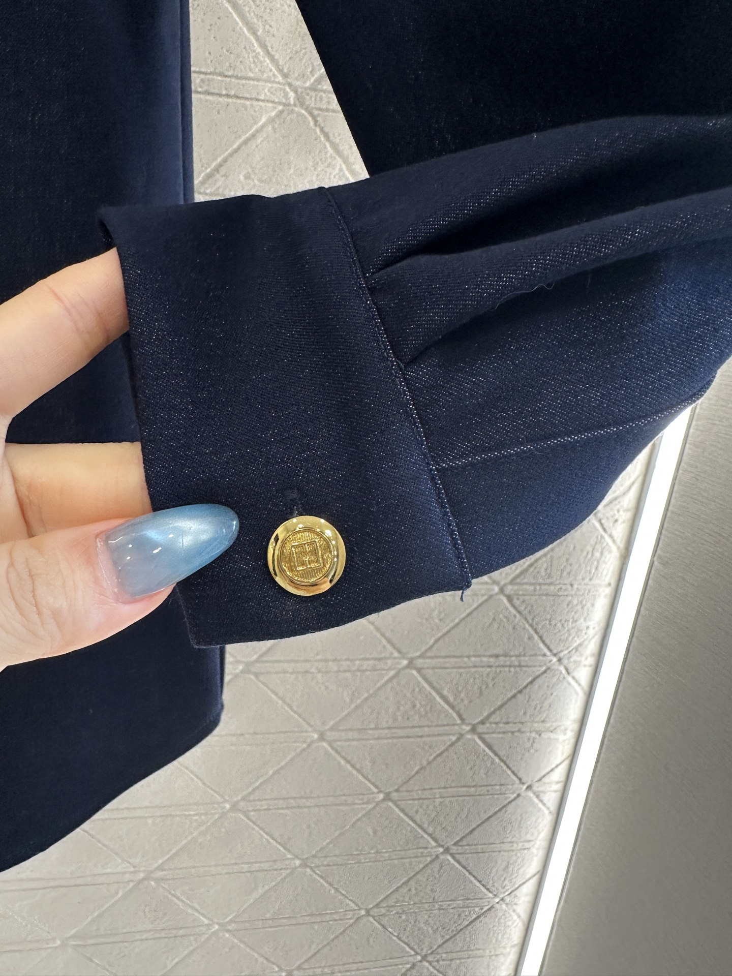 ♥Fend*♥2025新品上架 牛仔衬衫丝巾长裤套装定制YB进口人棉材质，透气性佳，柔软亲肤，翻领衬直筒