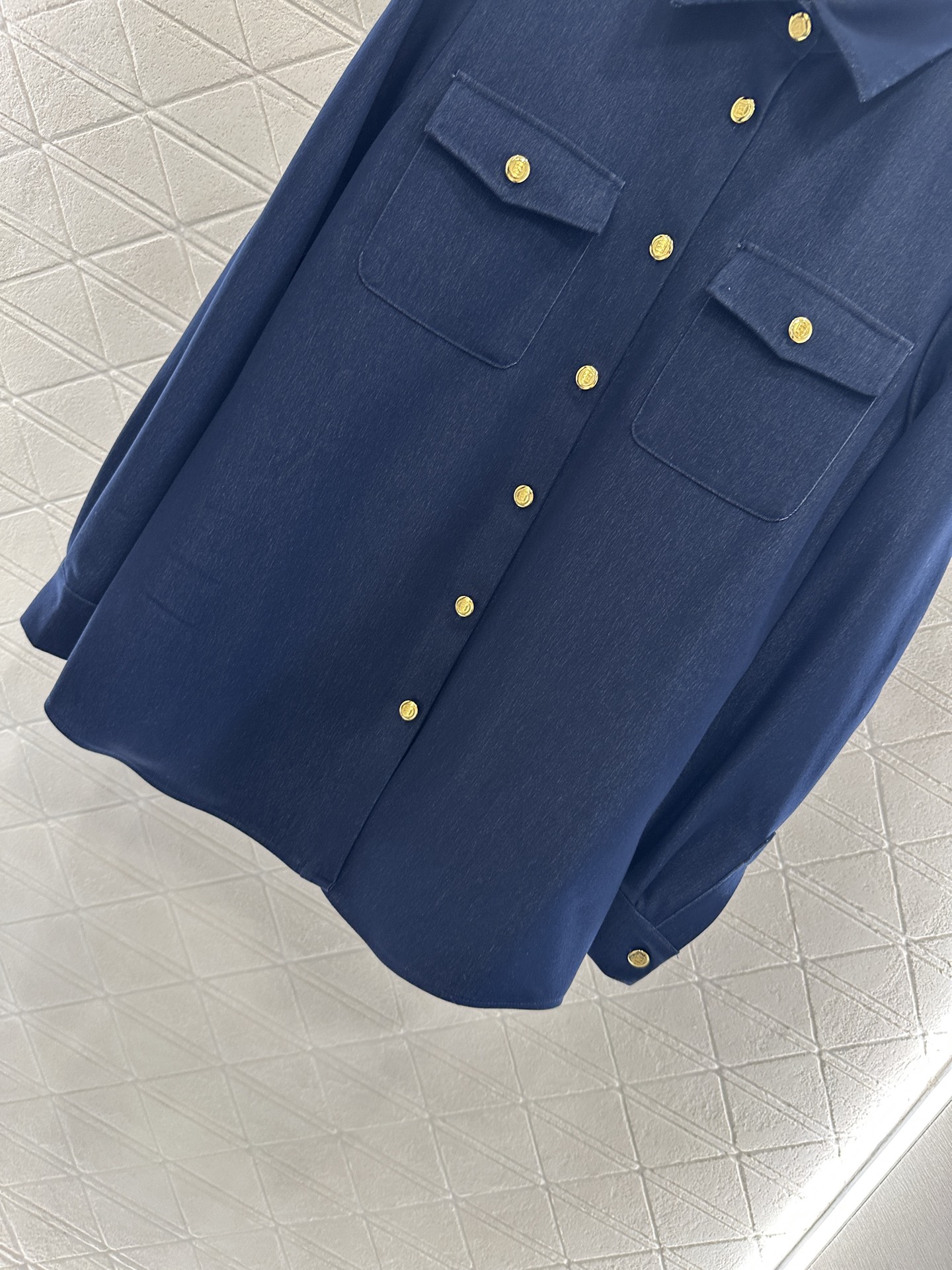 ♥Fend*♥2025新品上架 牛仔衬衫丝巾长裤套装定制YB进口人棉材质，透气性佳，柔软亲肤，翻领衬直筒