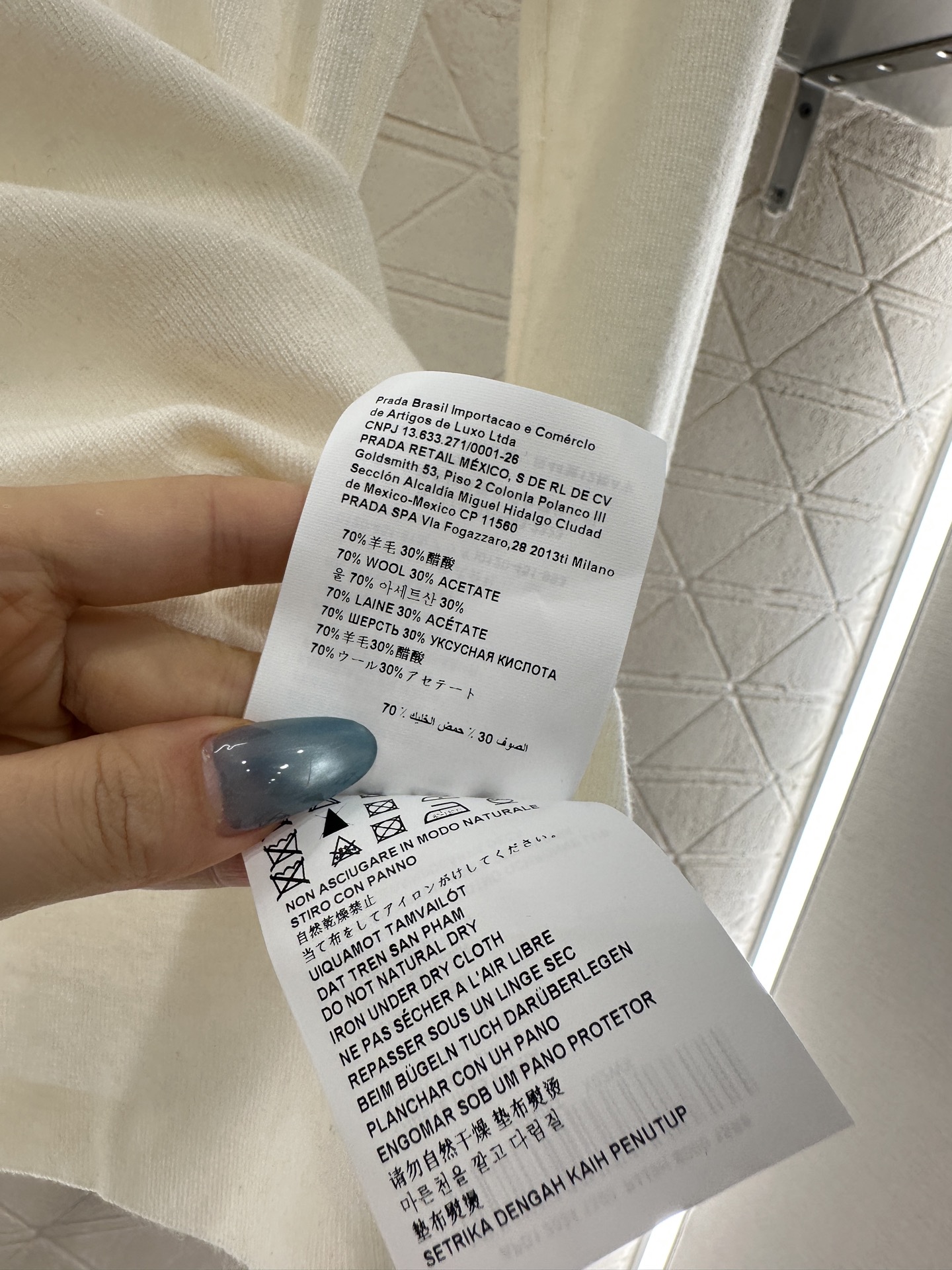 ♥Prad*♥2025新品上架 修身圆领打底衫定制YB羊毛材质，质感光泽，弹力十足，圆领长袖打底裁剪，领